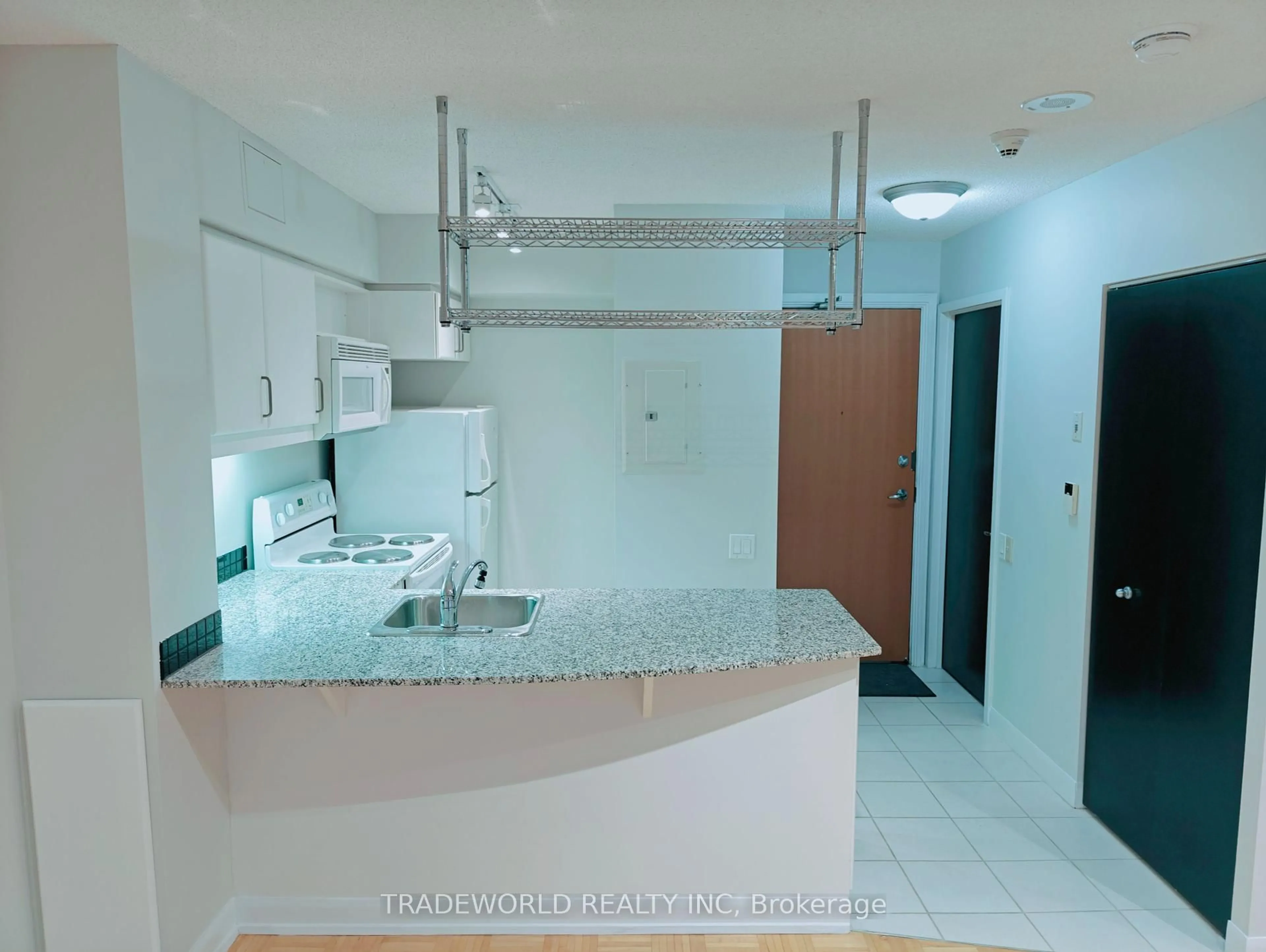 Standard kitchen, ceramic/tile floor for 33 Sheppard Ave #409, Toronto Ontario M2N 7K1