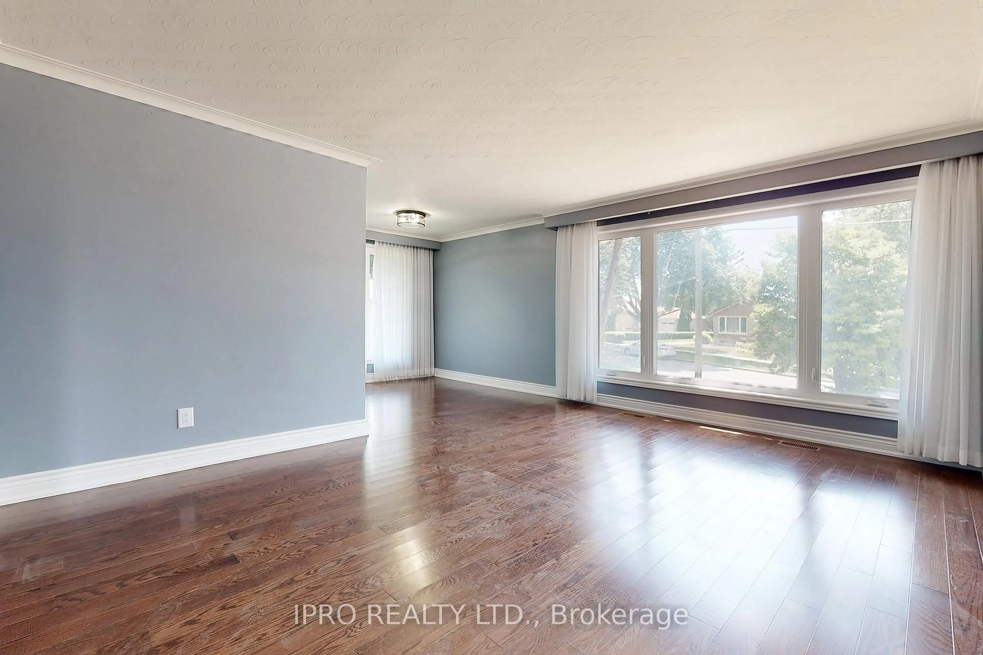 A pic of a room for 22 Royal Doulton Dr, Toronto Ontario M3A 1N5