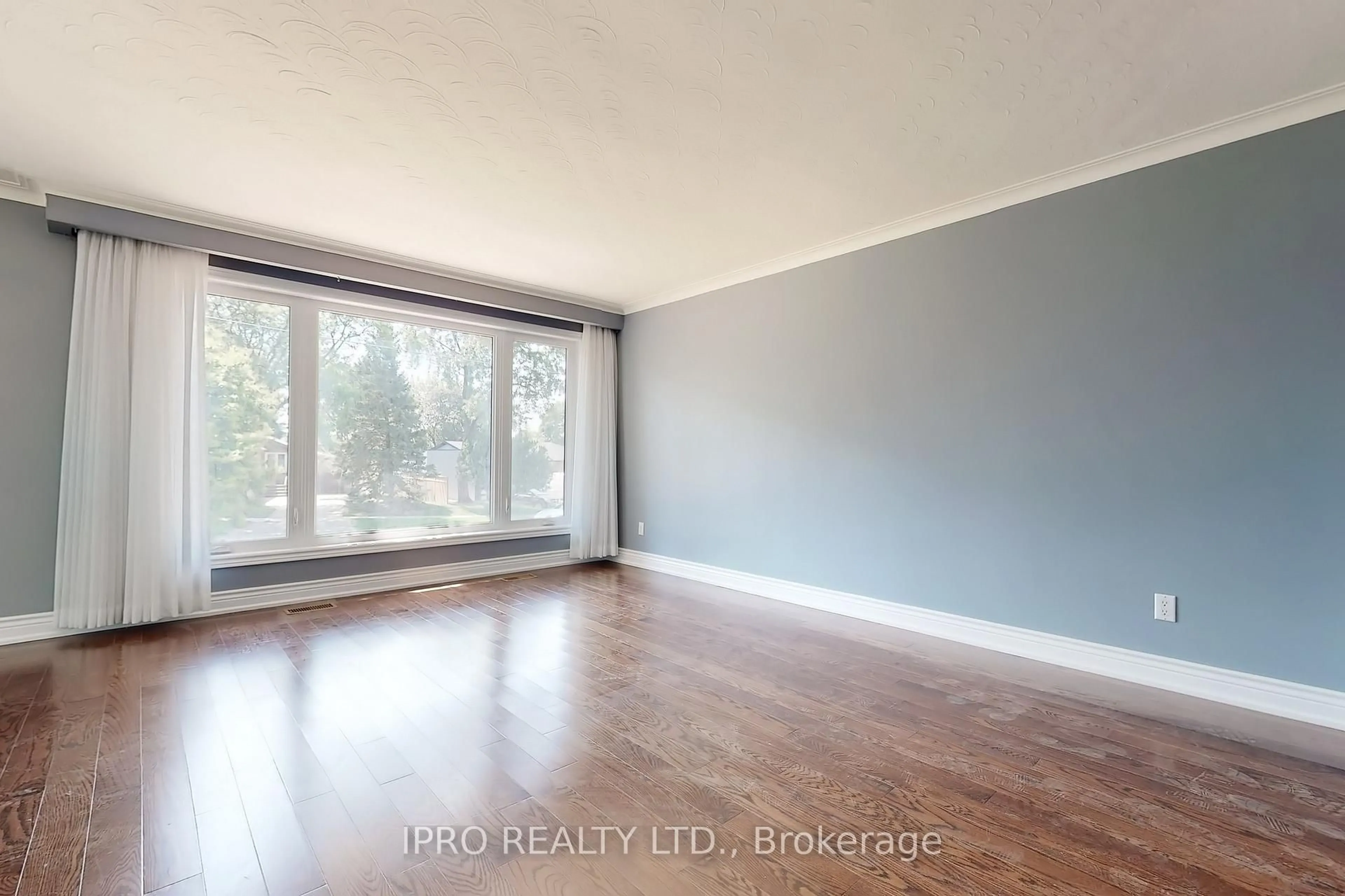 A pic of a room for 22 Royal Doulton Dr, Toronto Ontario M3A 1N5