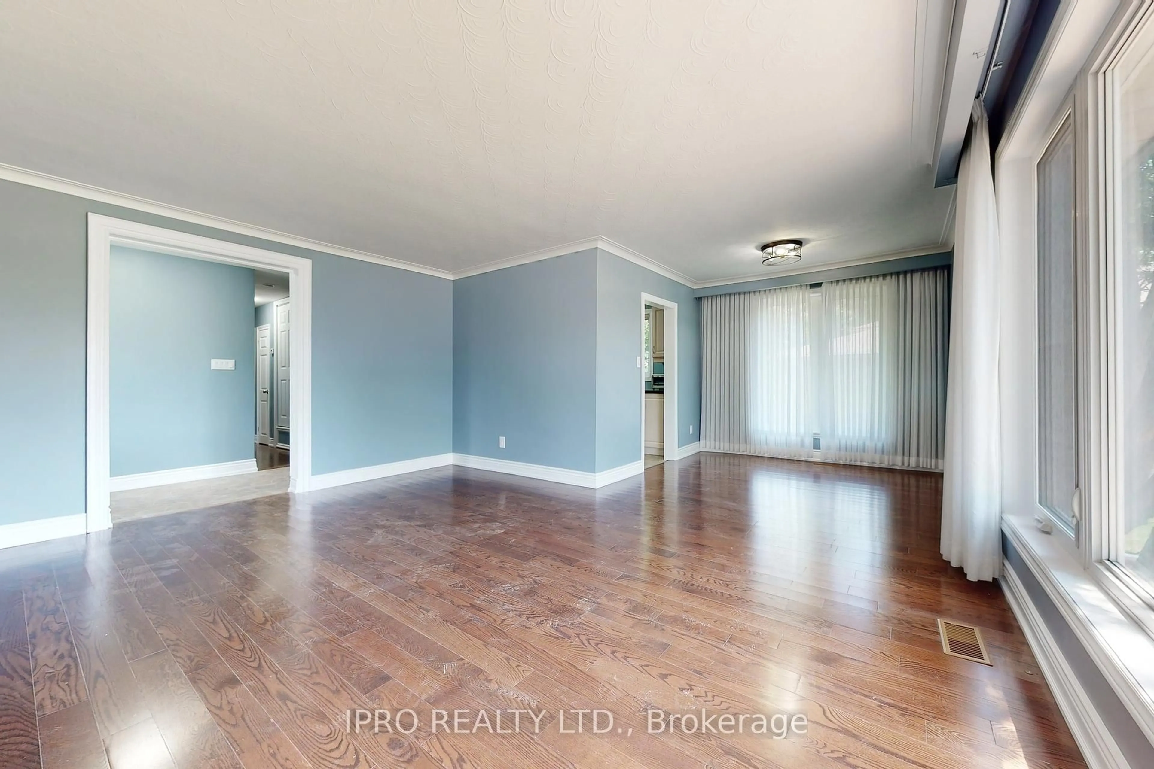 A pic of a room for 22 Royal Doulton Dr, Toronto Ontario M3A 1N5