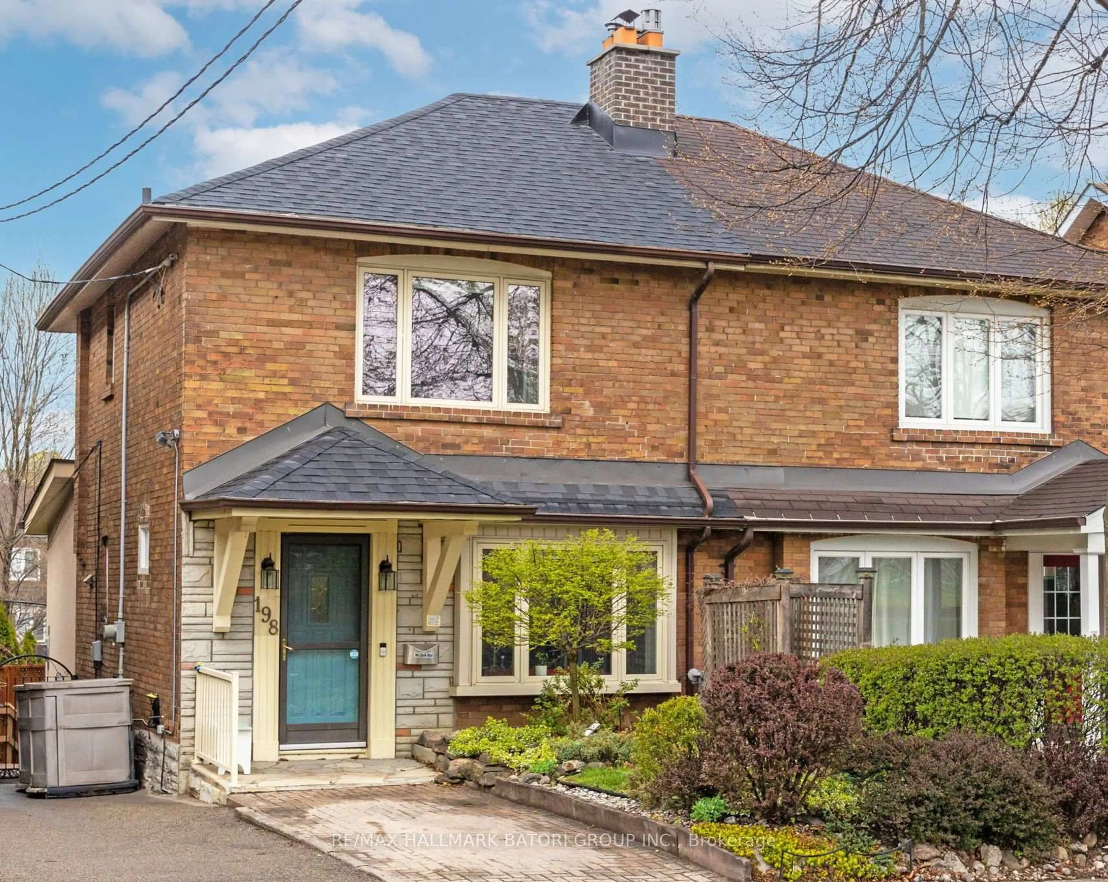 Home with brick exterior material, street for 198 Broadway Ave, Toronto Ontario M4P 1V9