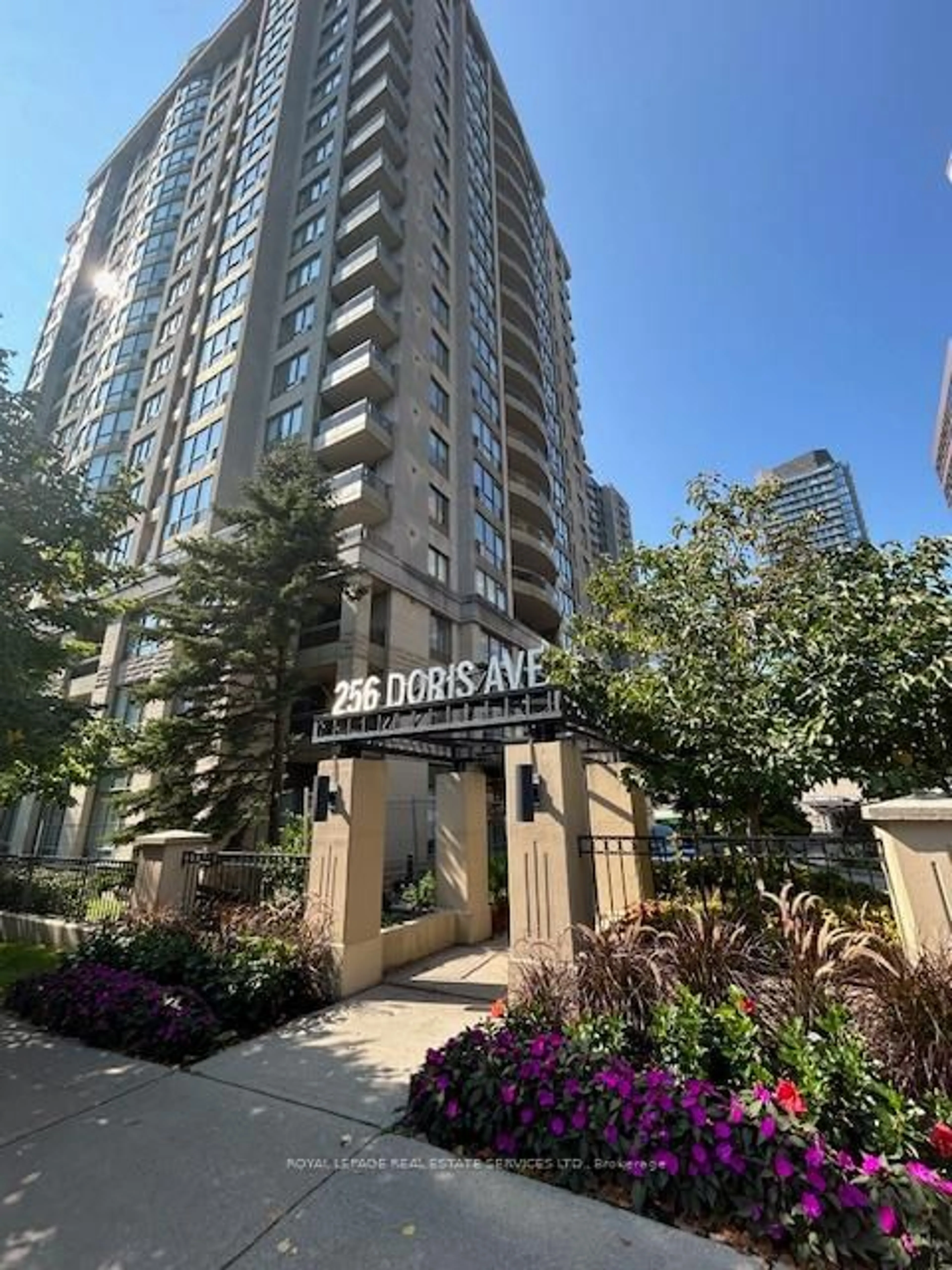 Indoor foyer for 256 Doris Ave #1202, Toronto Ontario M2N 6X8