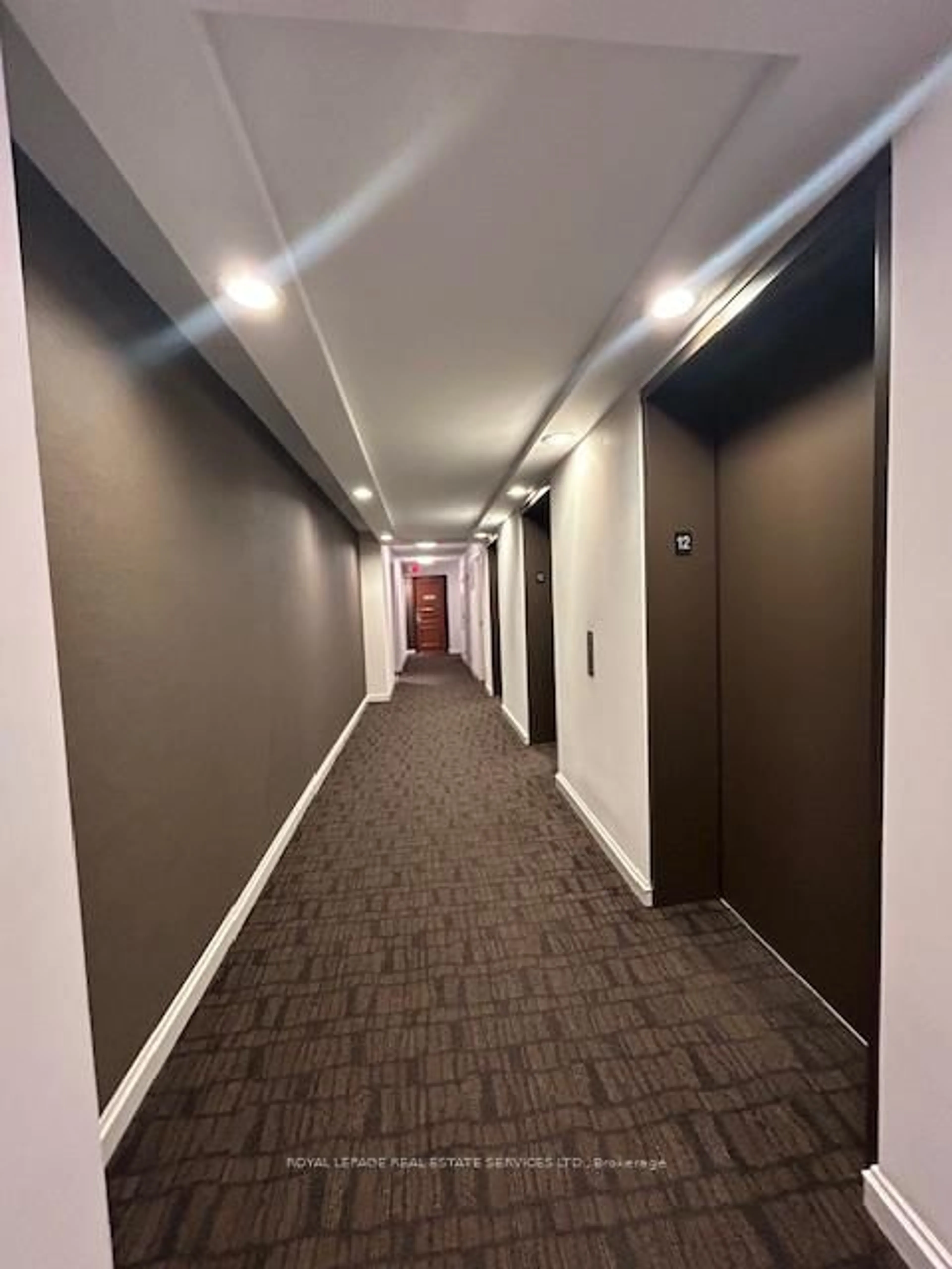 Indoor foyer for 256 Doris Ave #1202, Toronto Ontario M2N 6X8