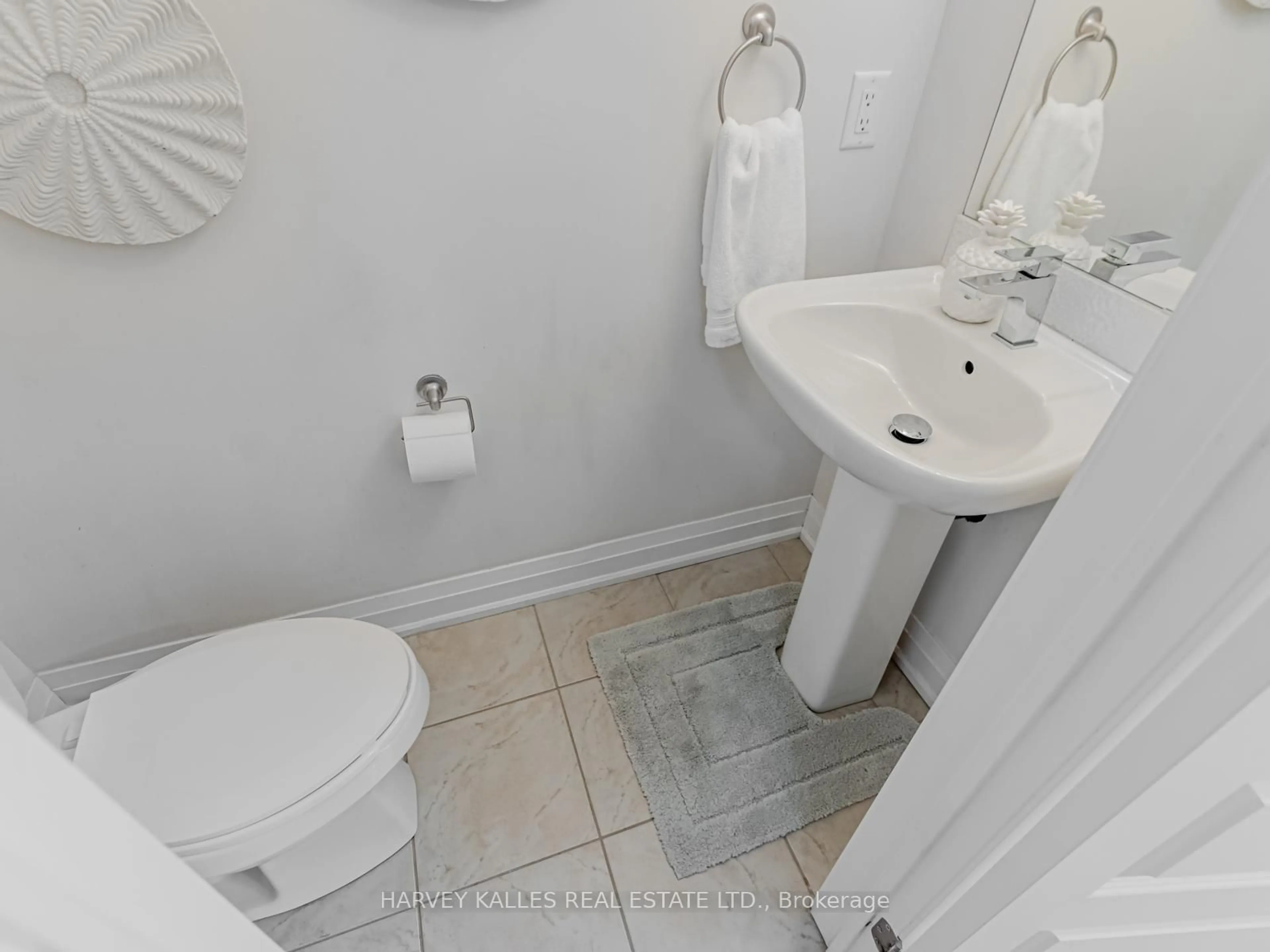 Standard bathroom, ceramic/tile floor for 19 Eldora Ave #55, Toronto Ontario M2M 0B5