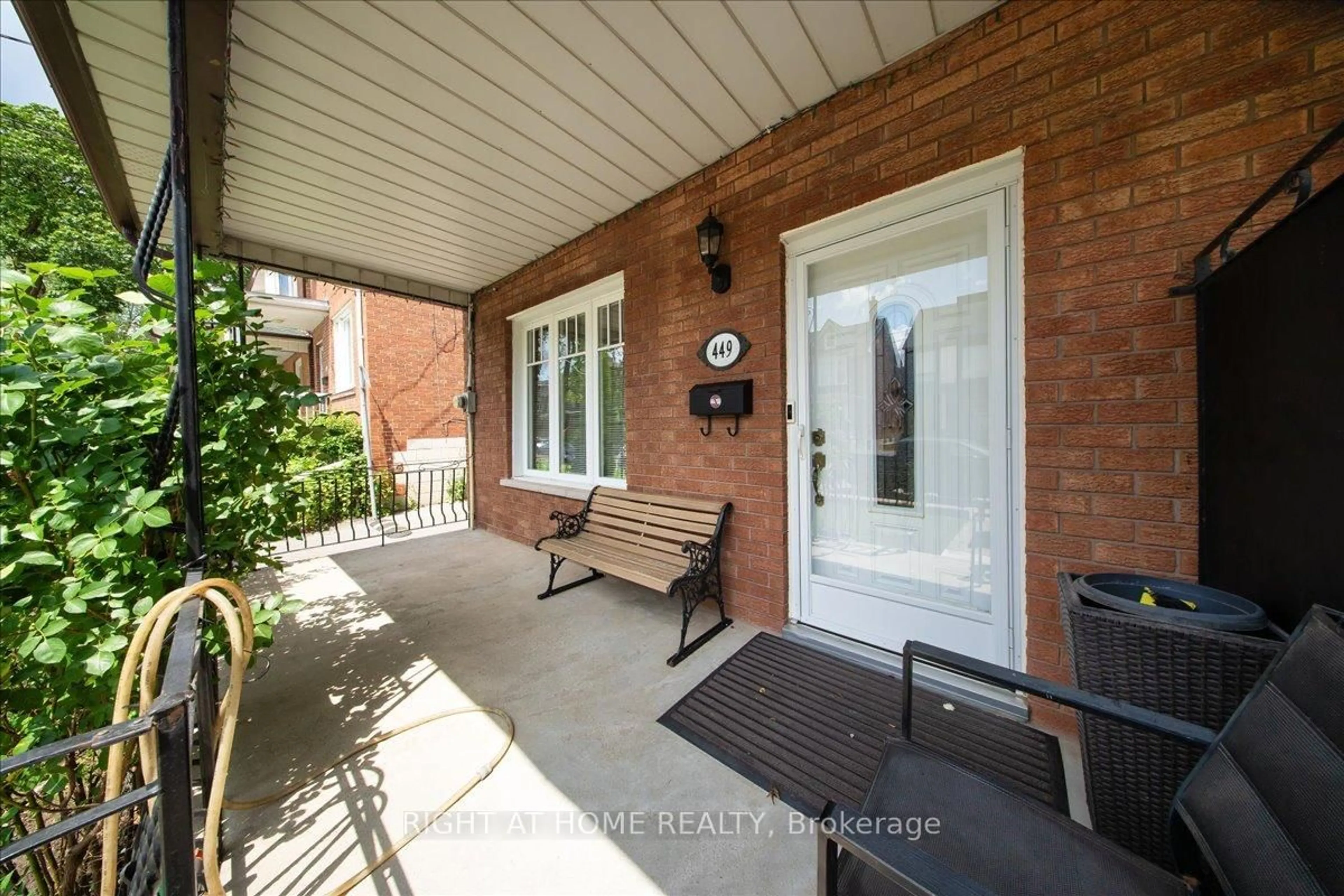 Indoor entryway for 449 Roxton Rd, Toronto Ontario M6G 3R5