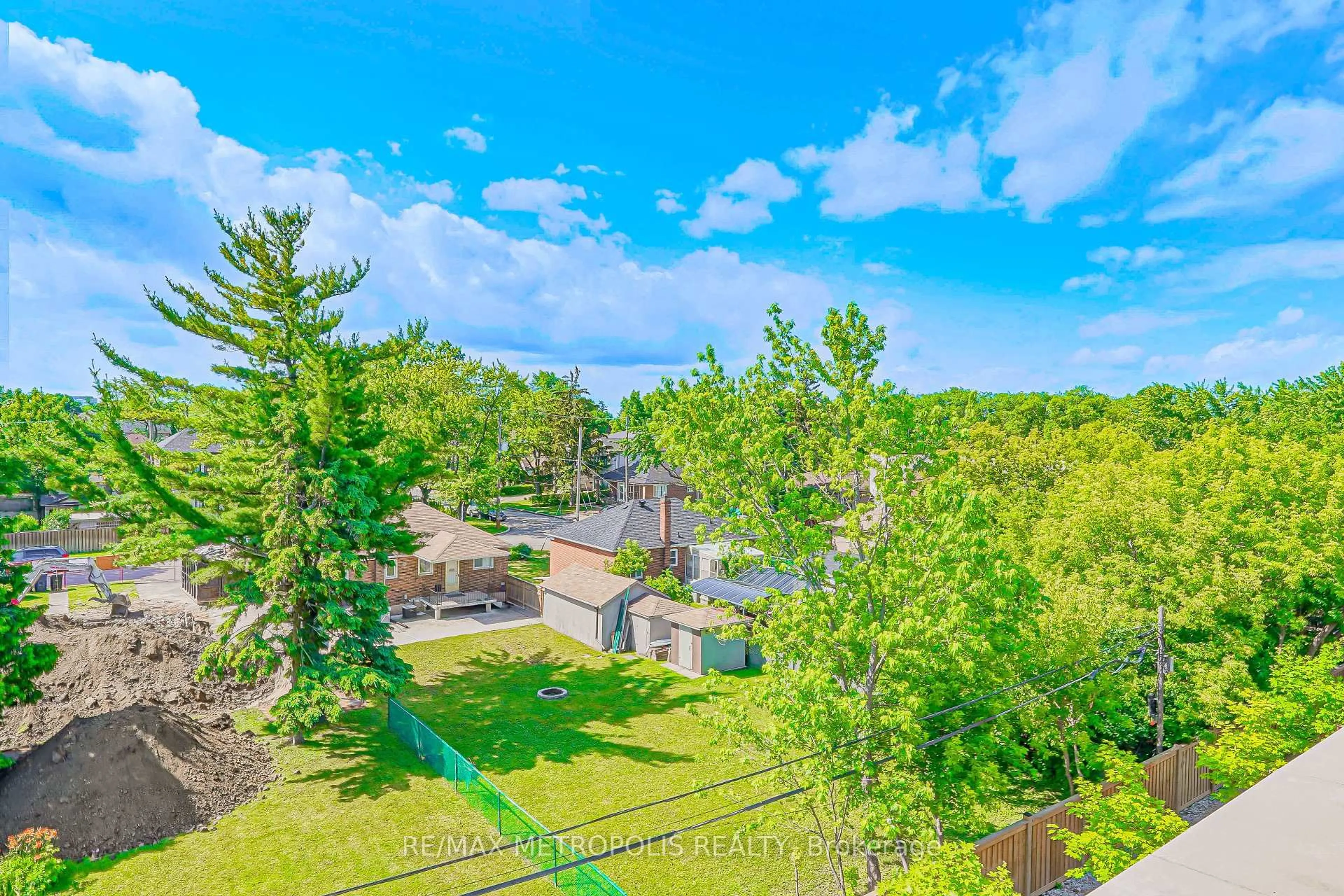 A pic from outside/outdoor area/front of a property/back of a property/a pic from drone, forest/trees view for 871 Sheppard Ave #29, Toronto Ontario M3H 0E8