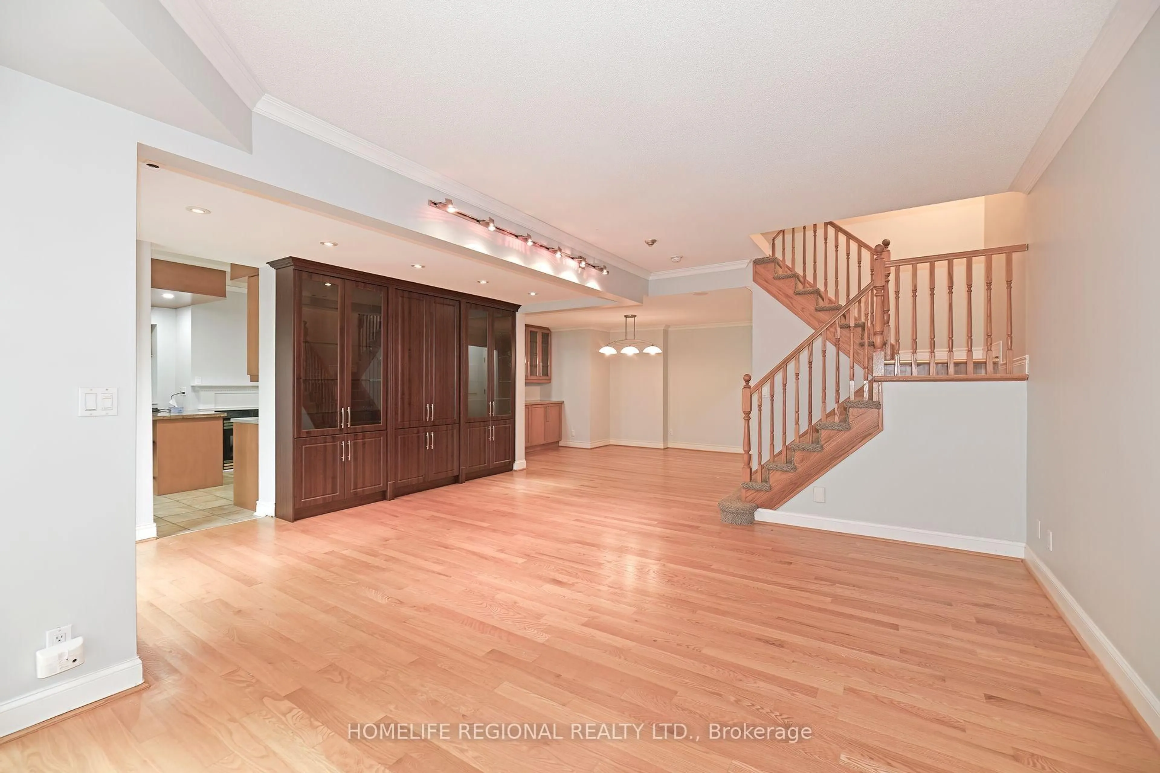 Indoor foyer for 5418 Yonge St #126, Toronto Ontario M2N 5R8