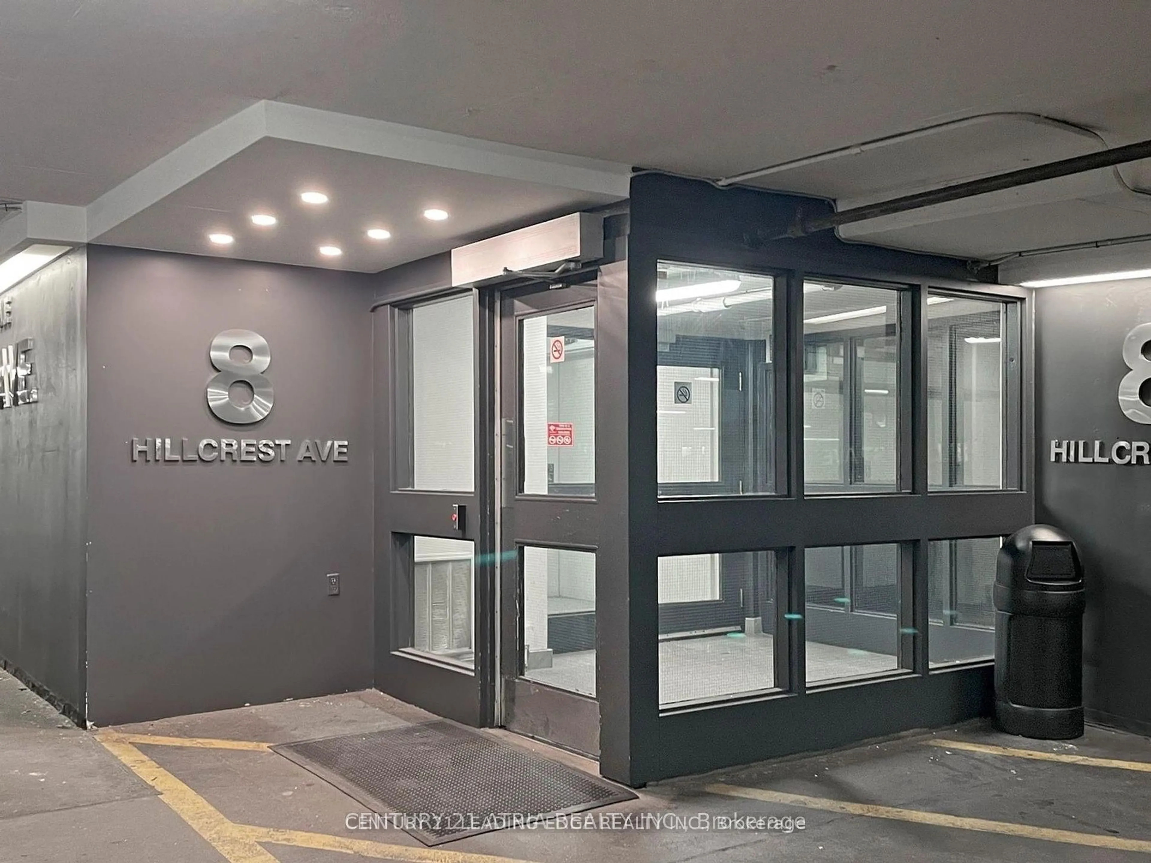 Indoor foyer for 8 Hillcrest Ave #703, Toronto Ontario M2N 6Y6
