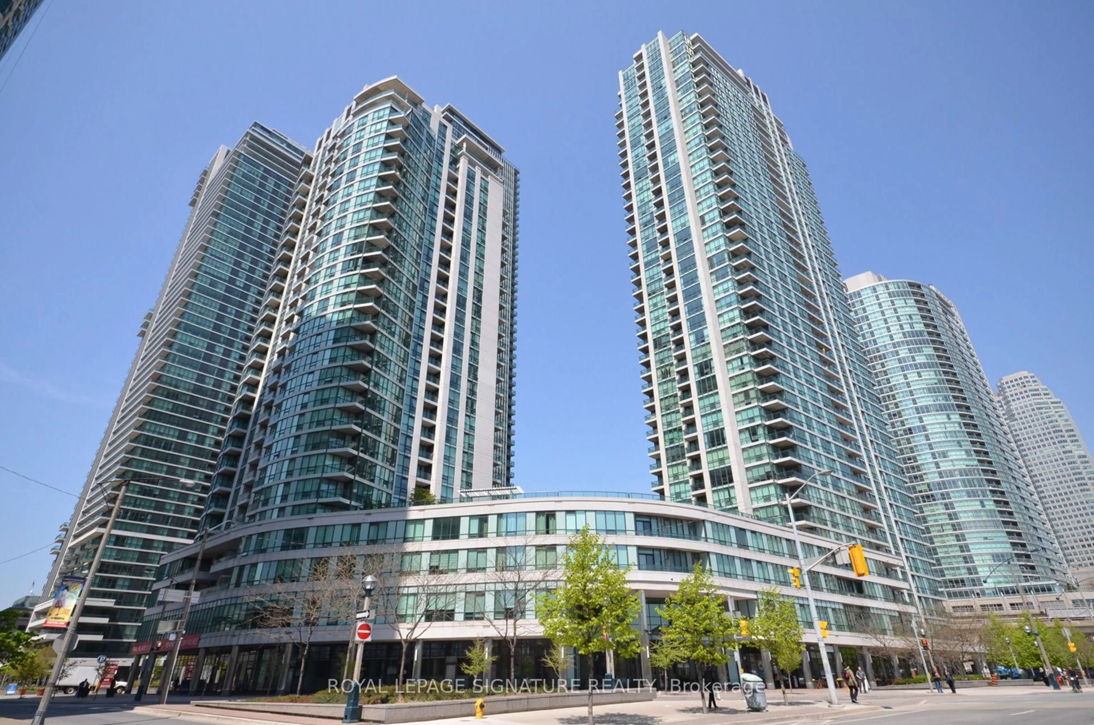 Patio, unknown for 16 Yonge St #306, Toronto Ontario M5E 2A1