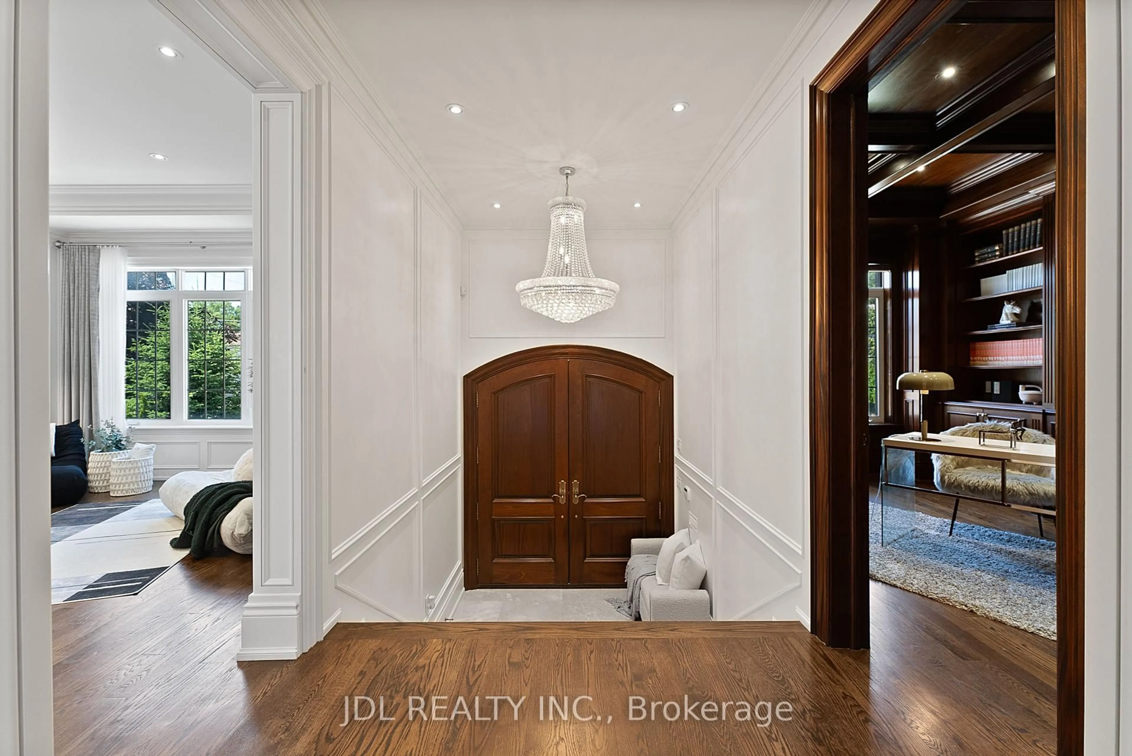 Indoor entryway for 235 McKee Ave, Toronto Ontario M2N 4E2