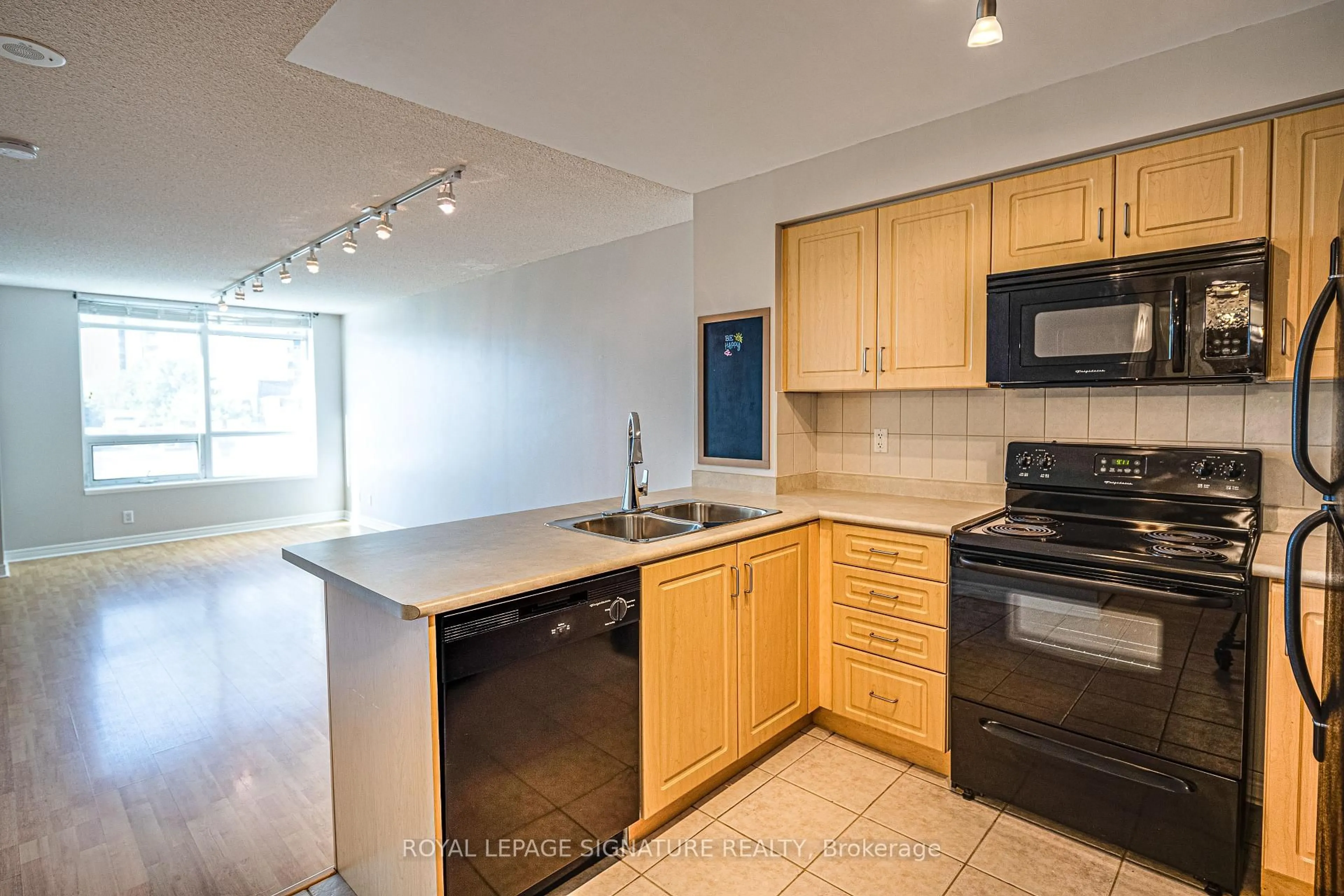 Standard kitchen, unknown for 212 Eglinton Ave #402, Toronto Ontario M4P 0A3