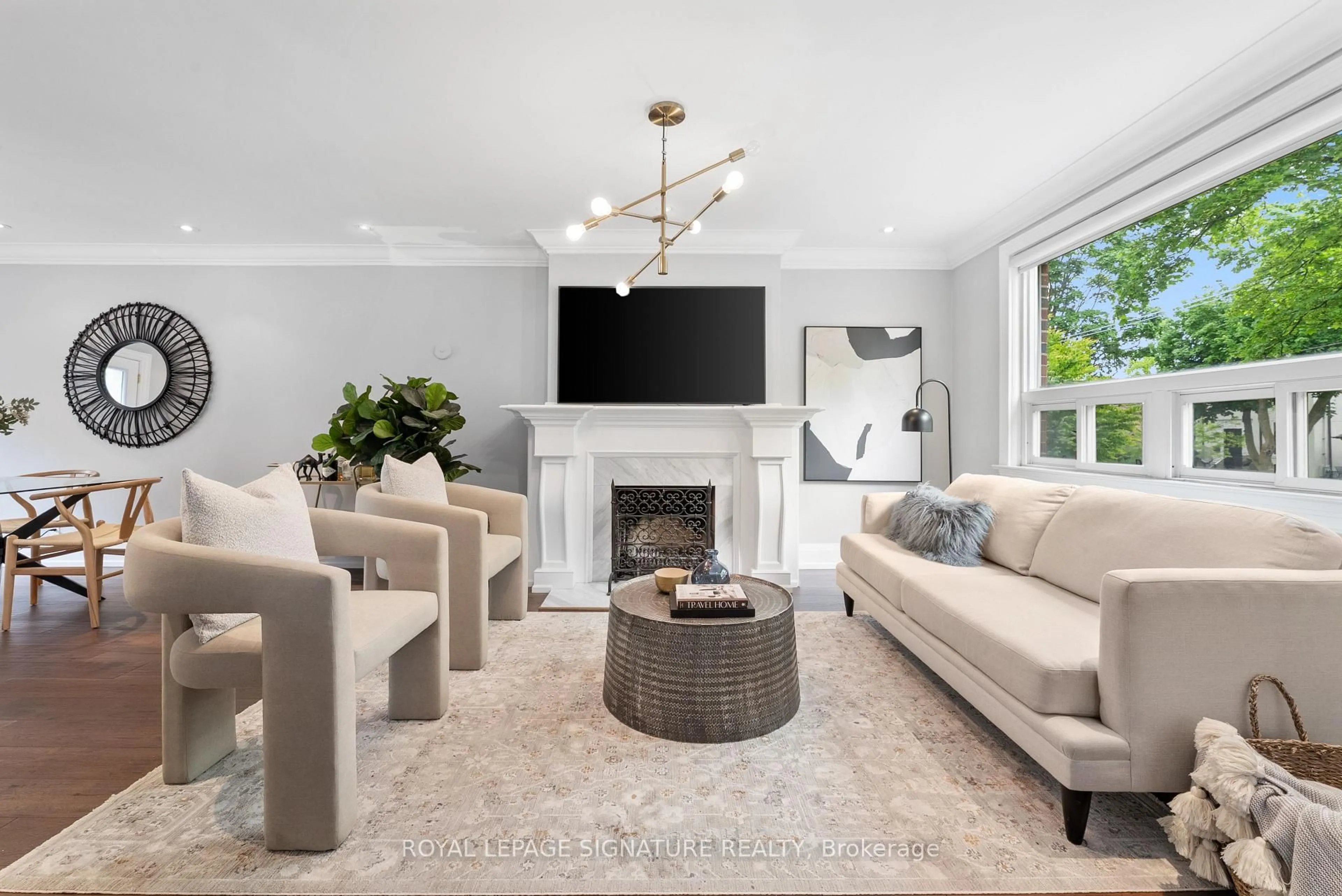 Living room with furniture, unknown for 40 Southvale Dr, Toronto Ontario M4G 1G3