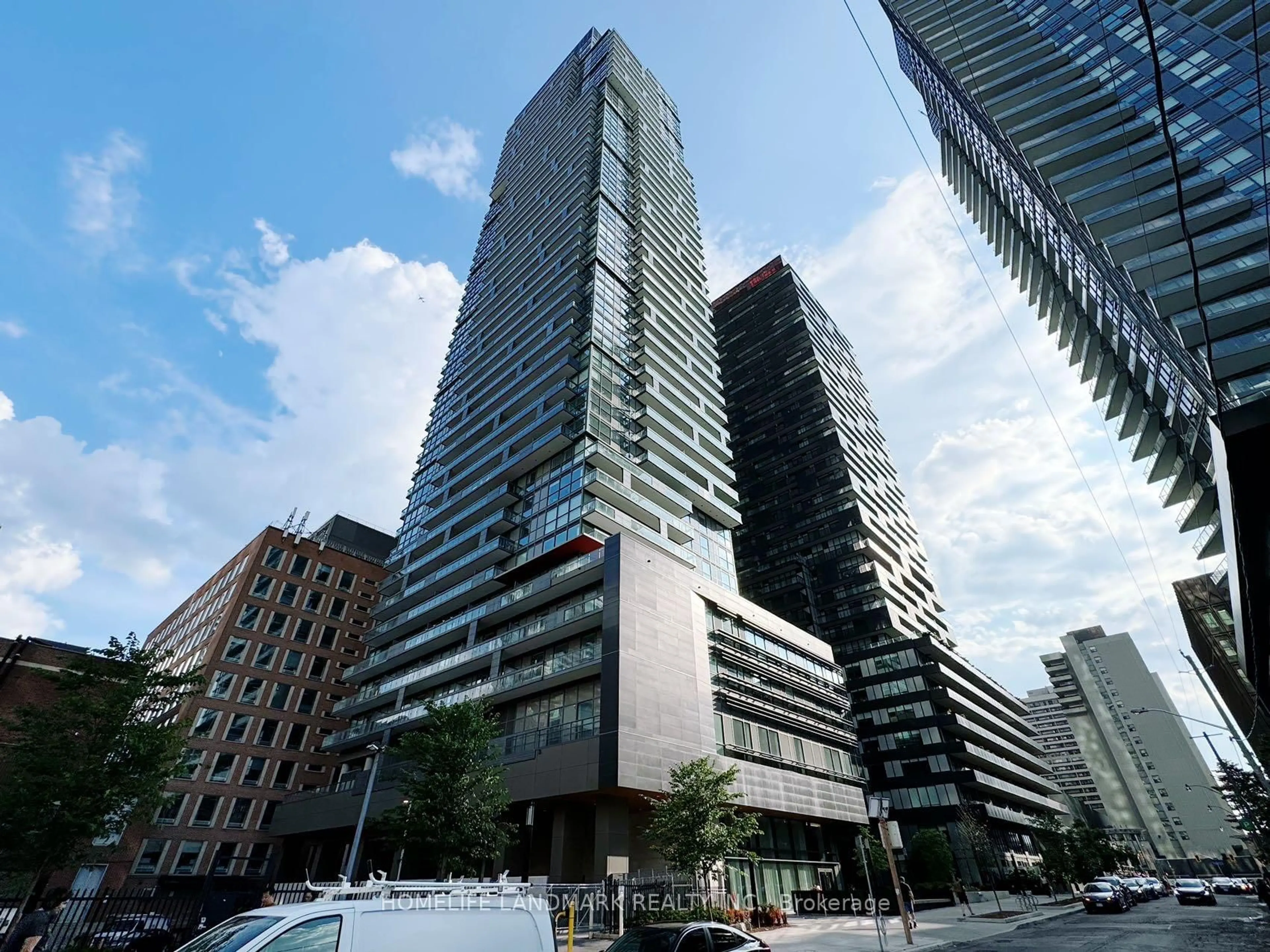 Indoor foyer for 39 Roehampton Ave #2810, Toronto Ontario M4P 1P9