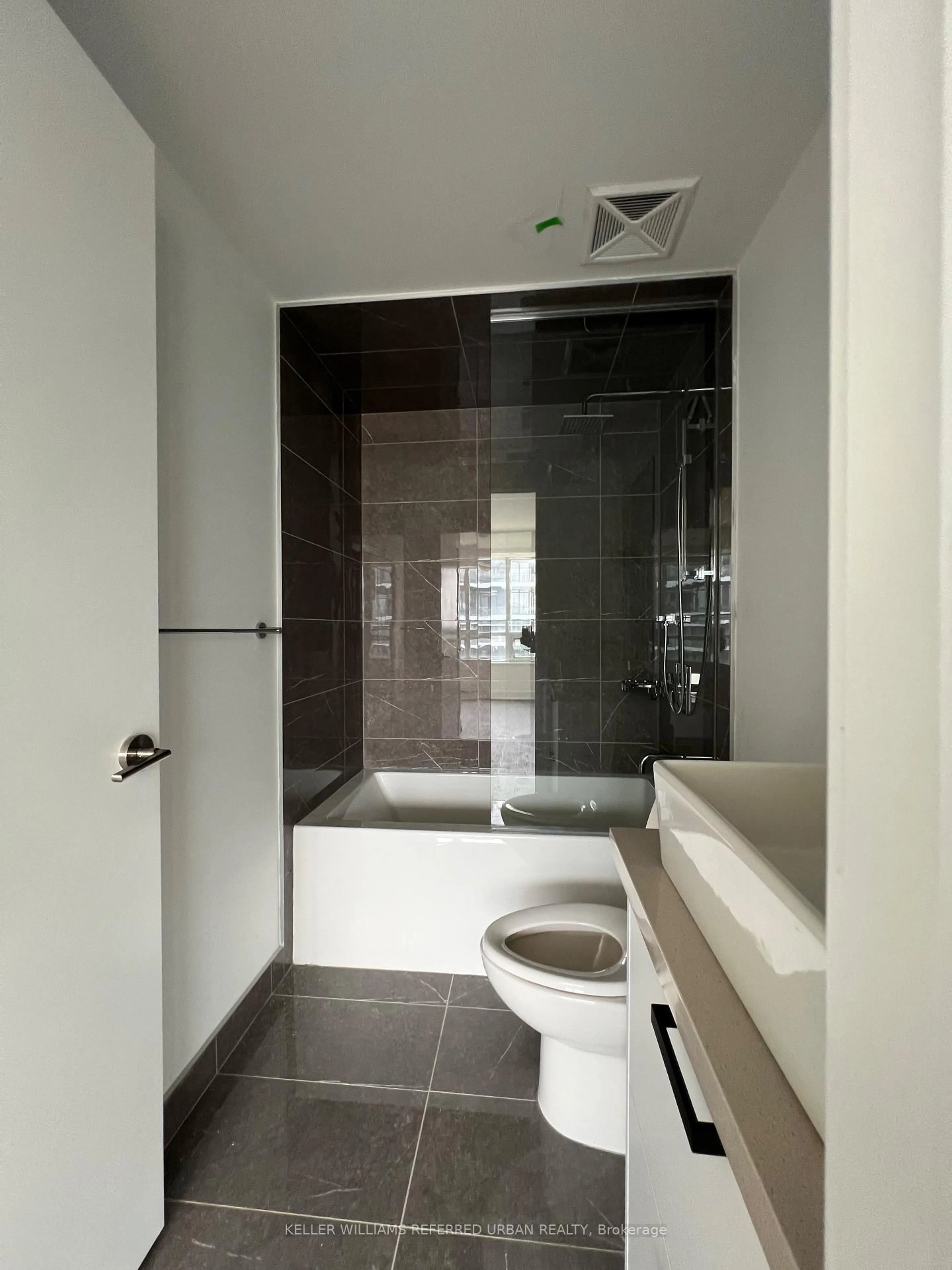 Contemporary bathroom, ceramic/tile floor for 2 Teagarden Crt #707, Toronto Ontario M2N 5Z9