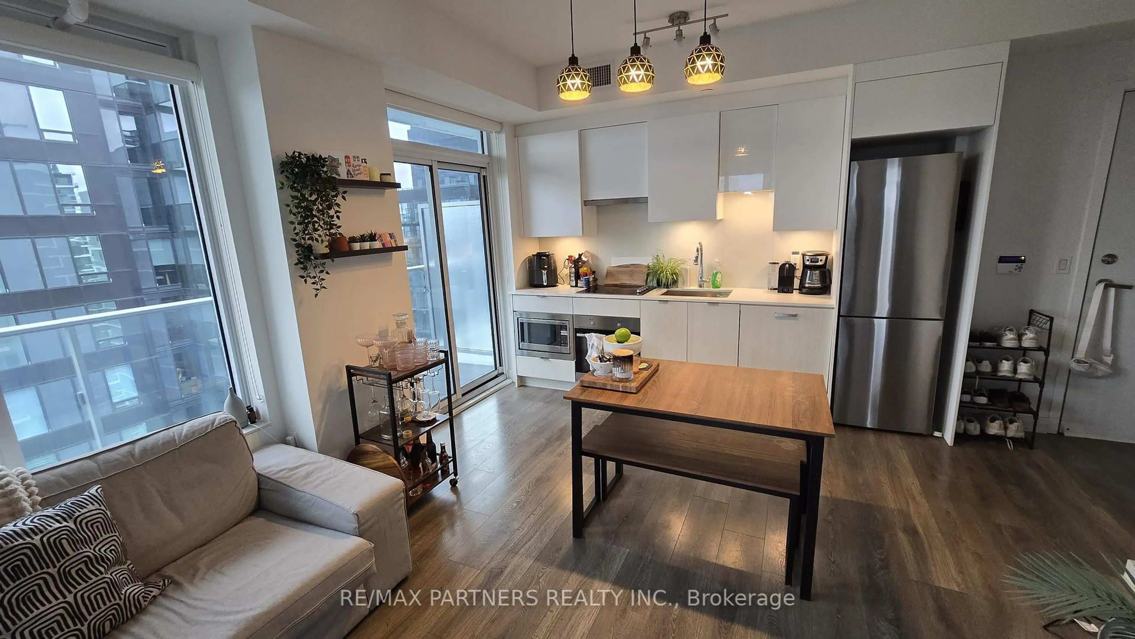 Open concept kitchen, unknown for 99 Broadway Ave #LPH03, Toronto Ontario M4P 0E3