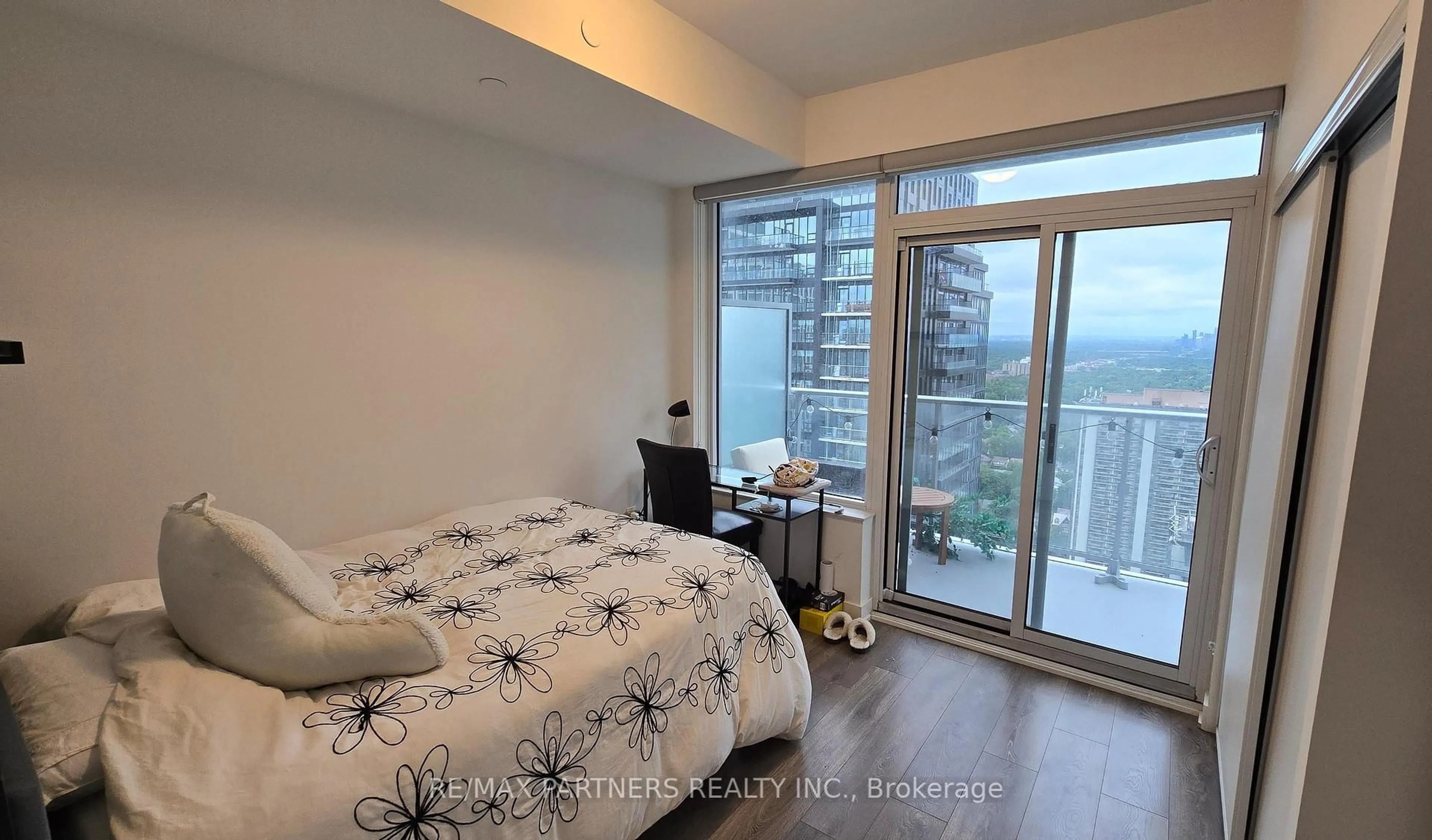 Bedroom with bed, unknown for 99 Broadway Ave #LPH03, Toronto Ontario M4P 0E3