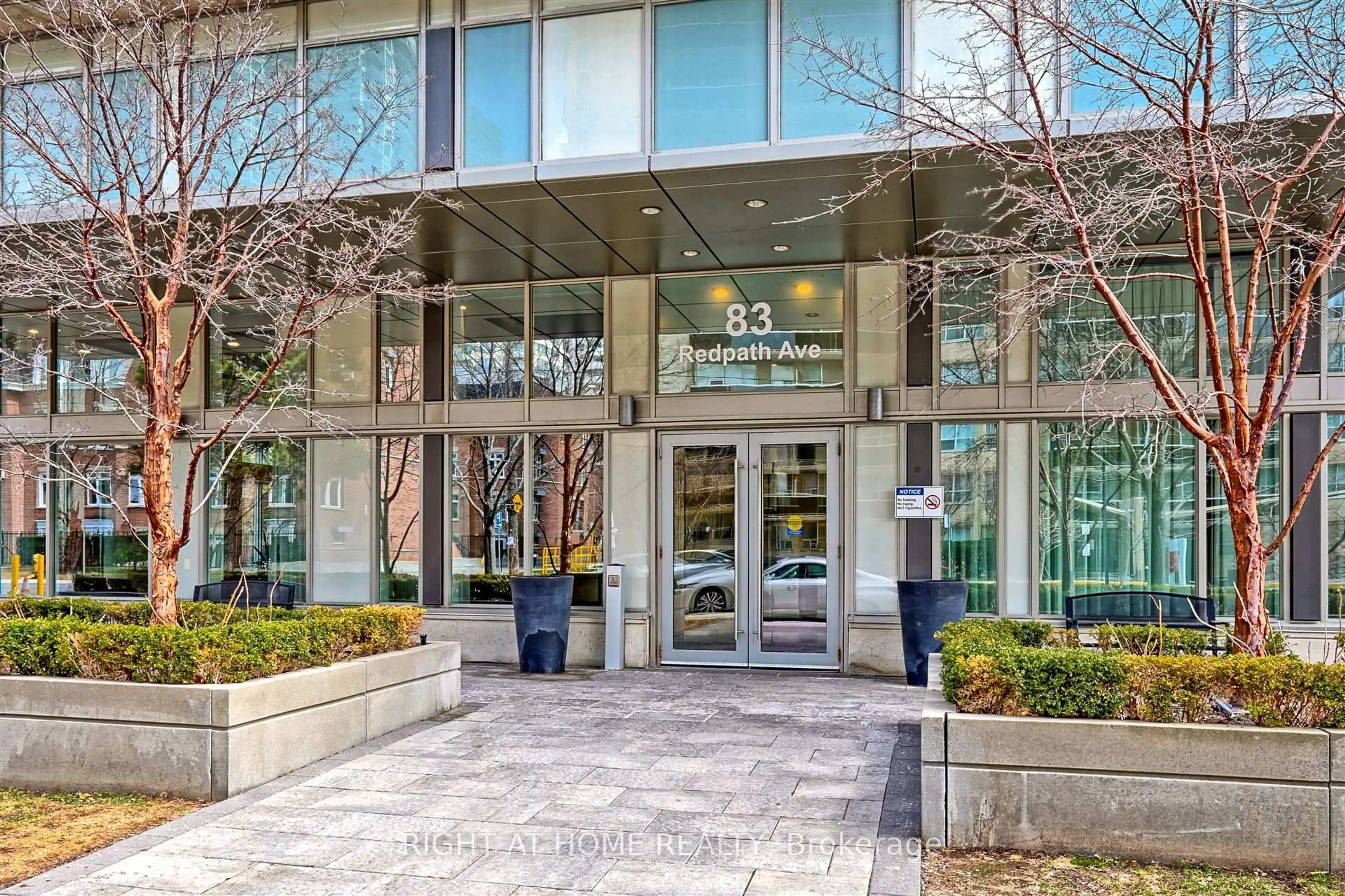 Indoor foyer for 83 Redpath Ave #908, Toronto Ontario M4S 0A2