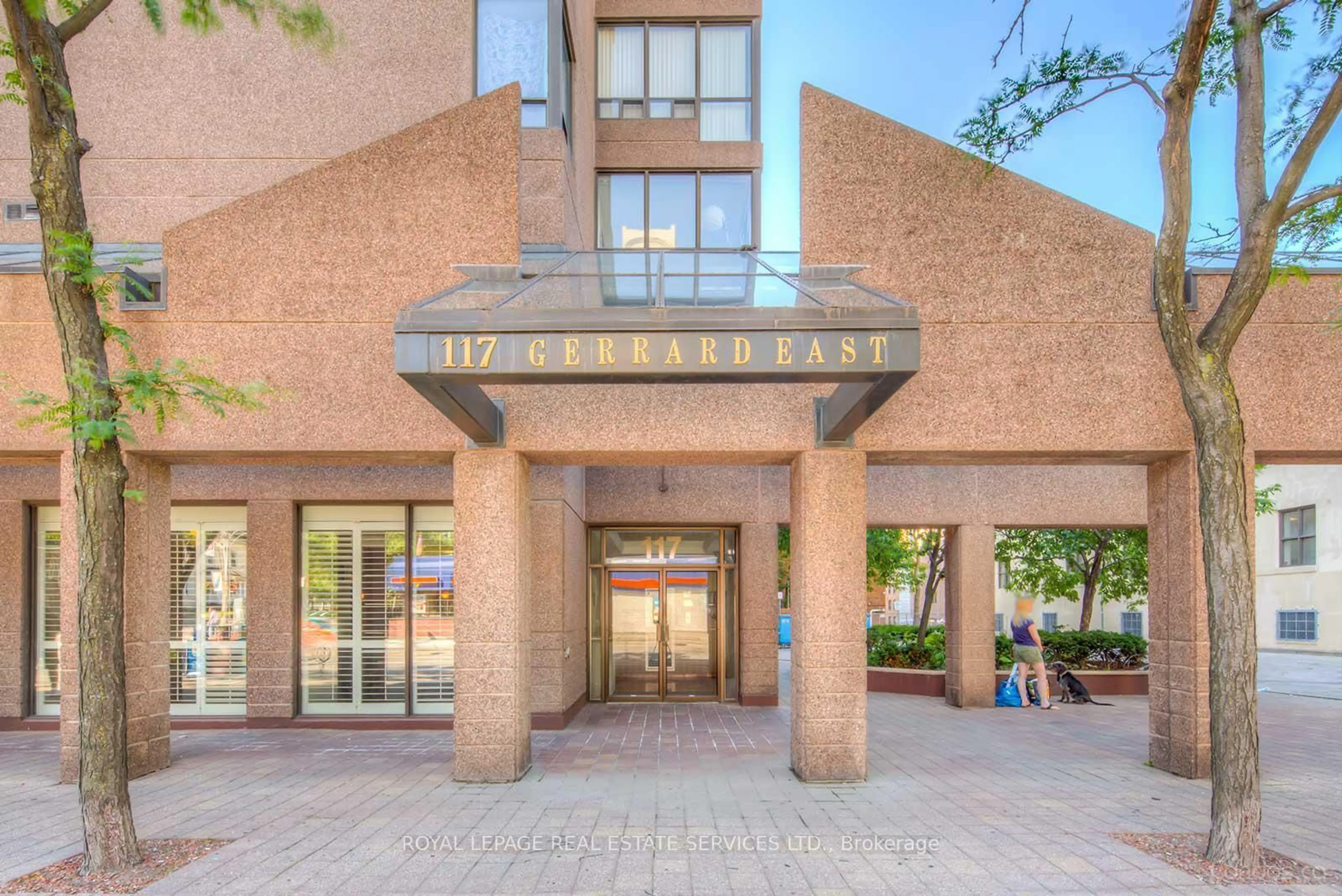 Indoor foyer for 117 Gerrard St #310, Toronto Ontario M5B 2L4