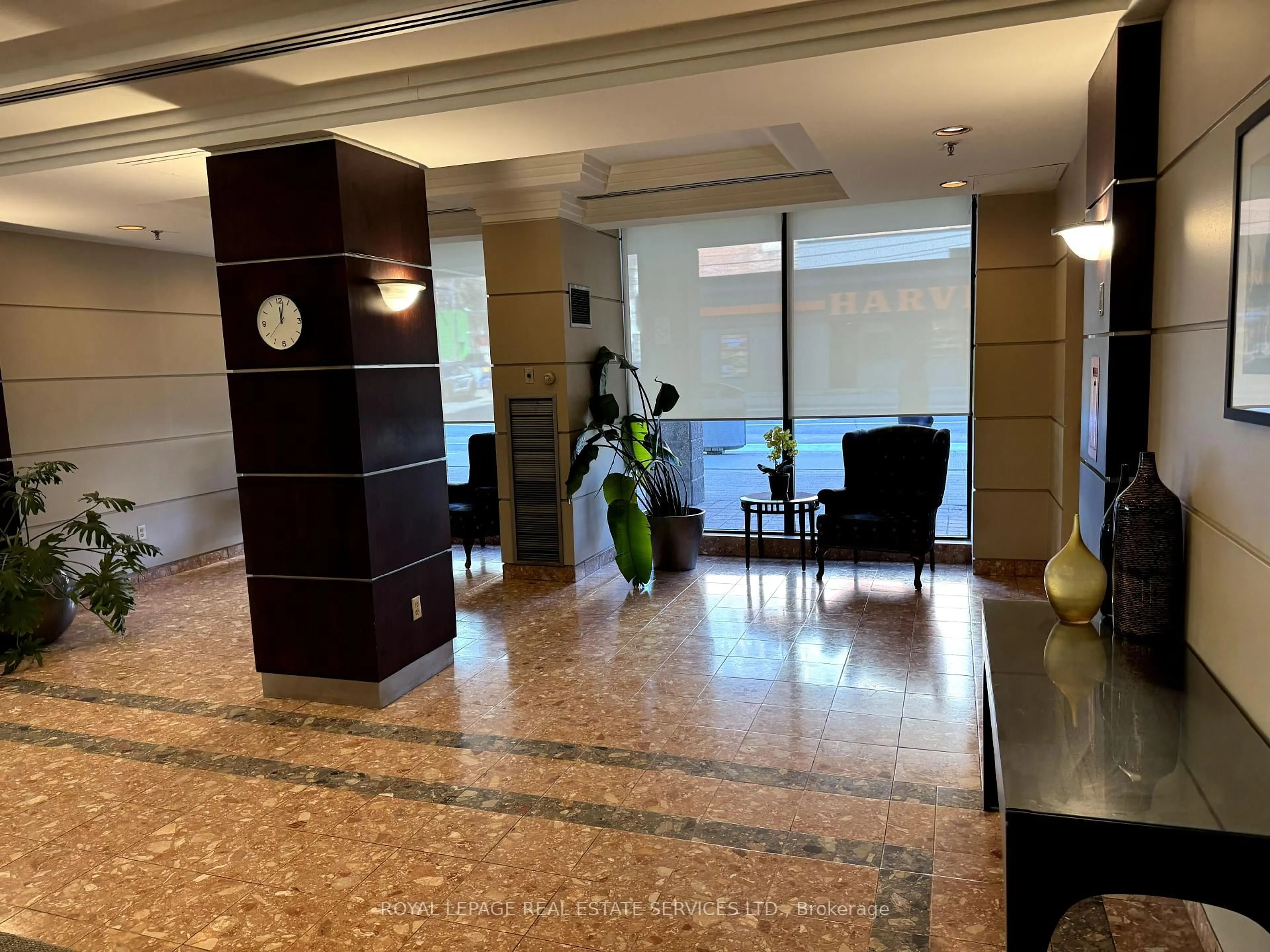 Lobby for 117 Gerrard St #310, Toronto Ontario M5B 2L4