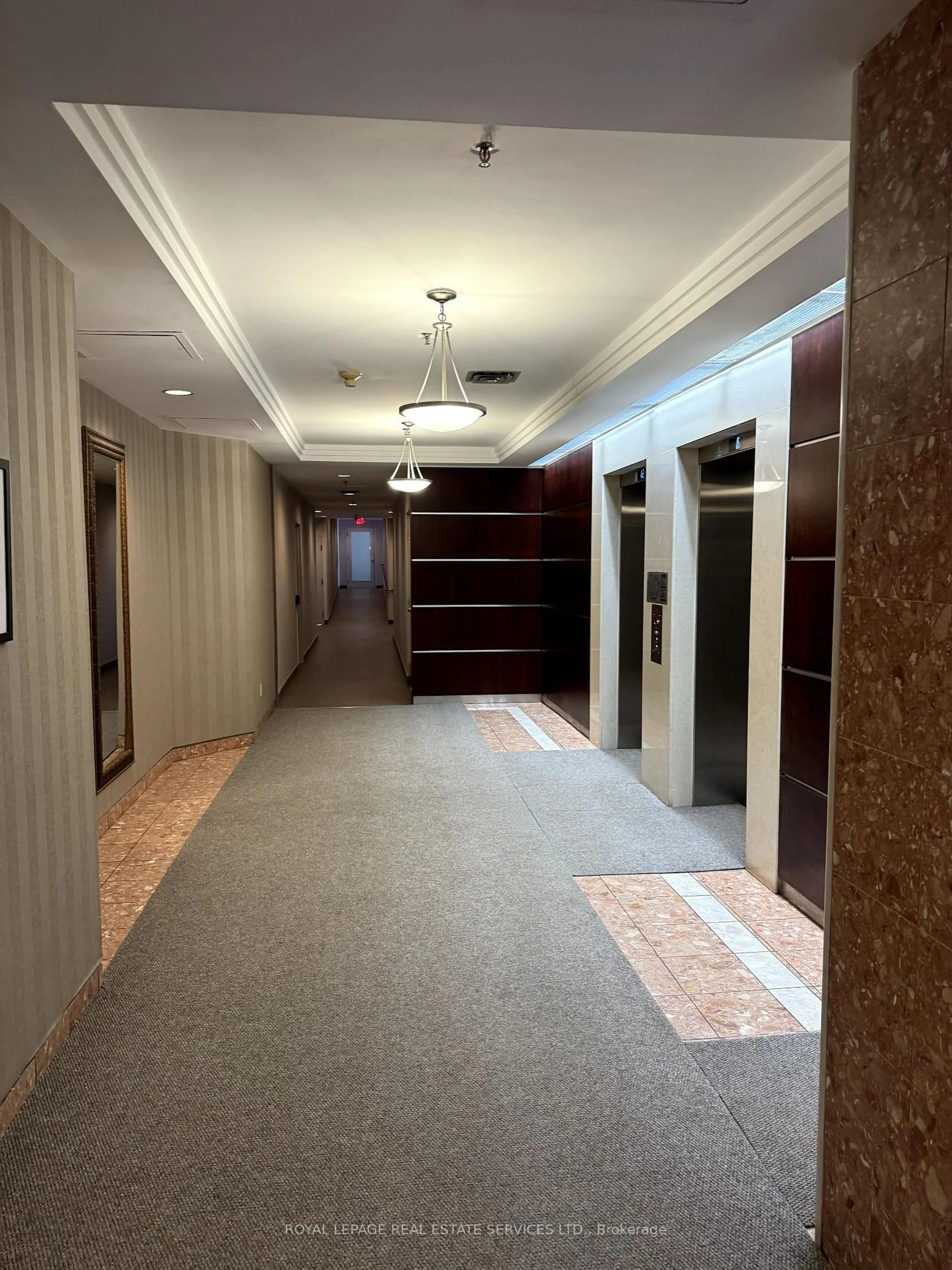 Indoor foyer for 117 Gerrard St #310, Toronto Ontario M5B 2L4