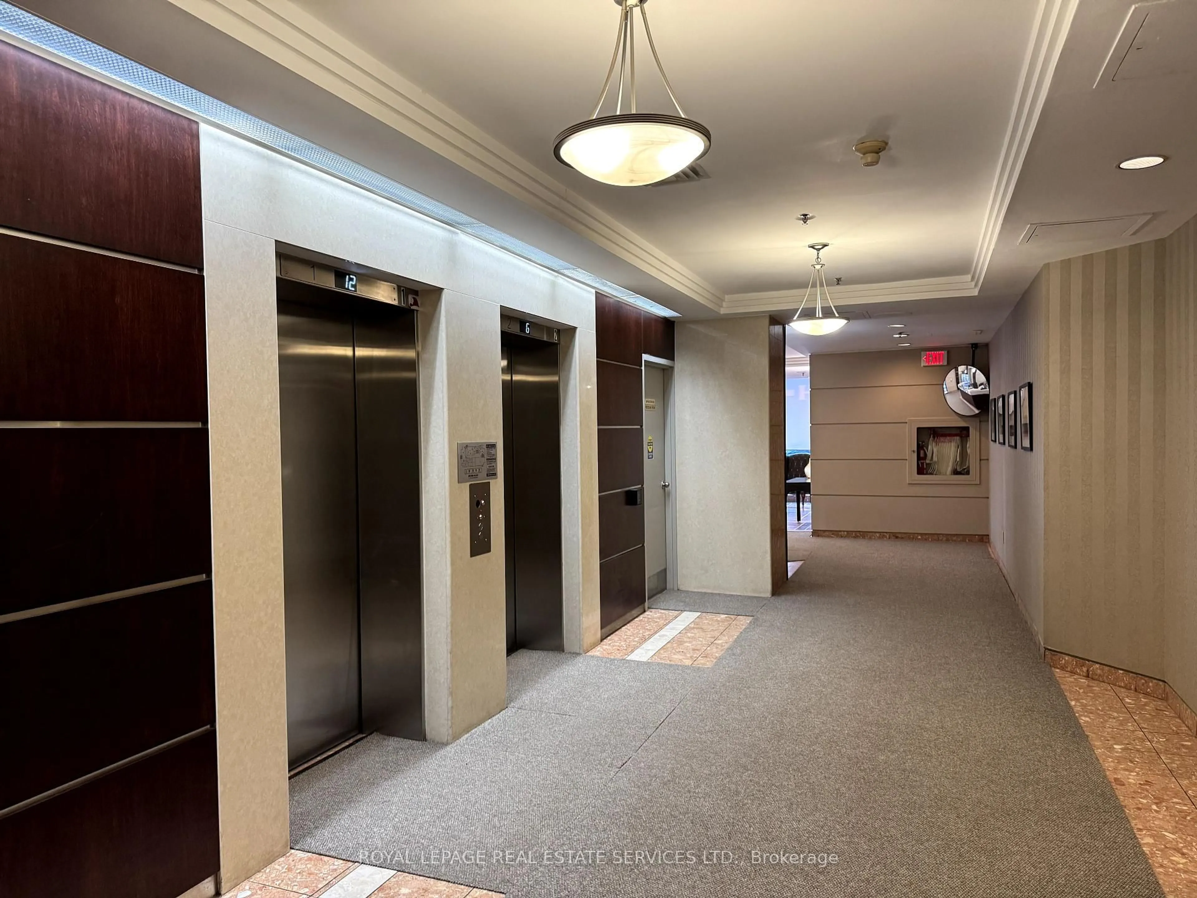 Indoor foyer for 117 Gerrard St #310, Toronto Ontario M5B 2L4
