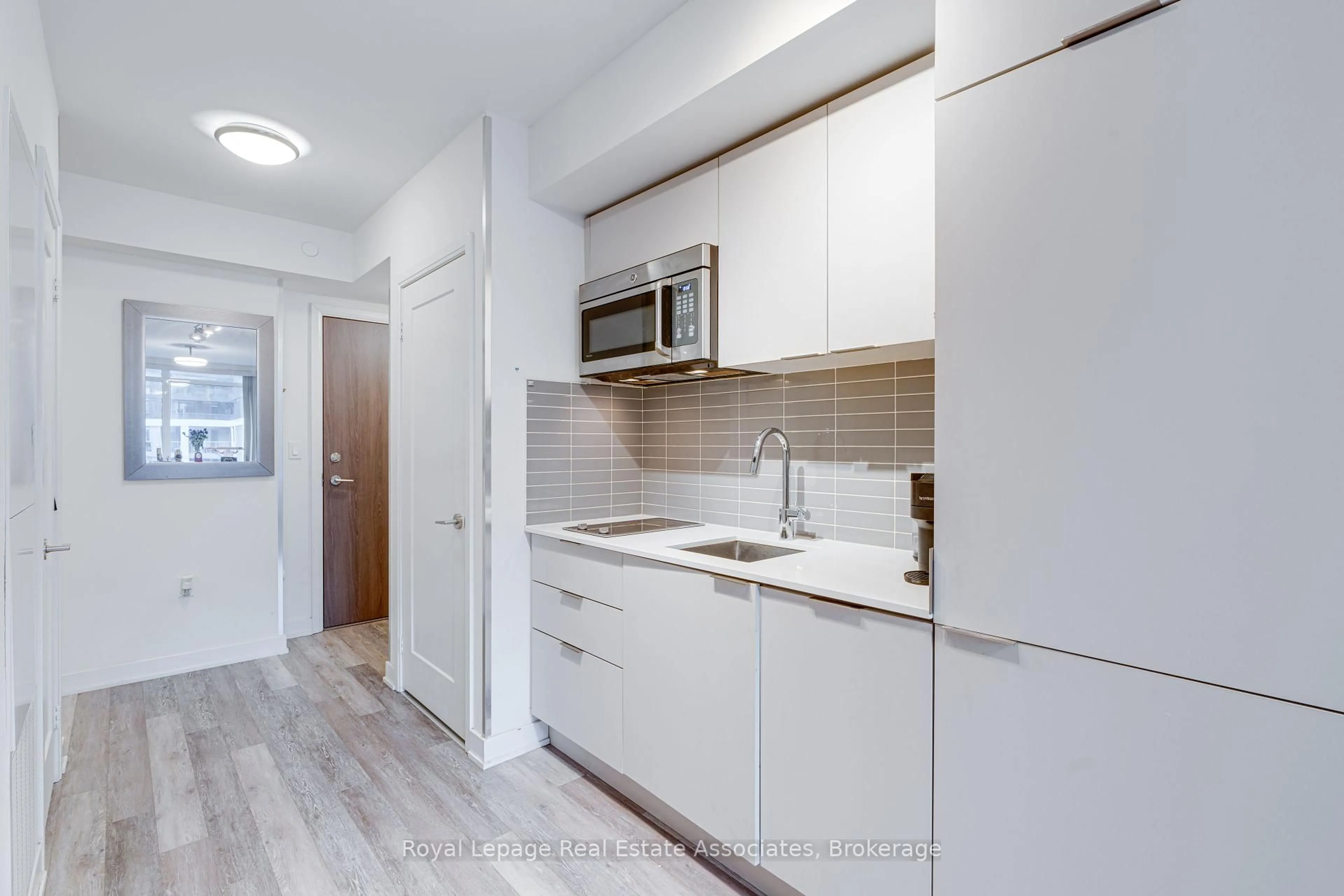 Standard kitchen, unknown for 576 Front St #402, Toronto Ontario M5V 1C1