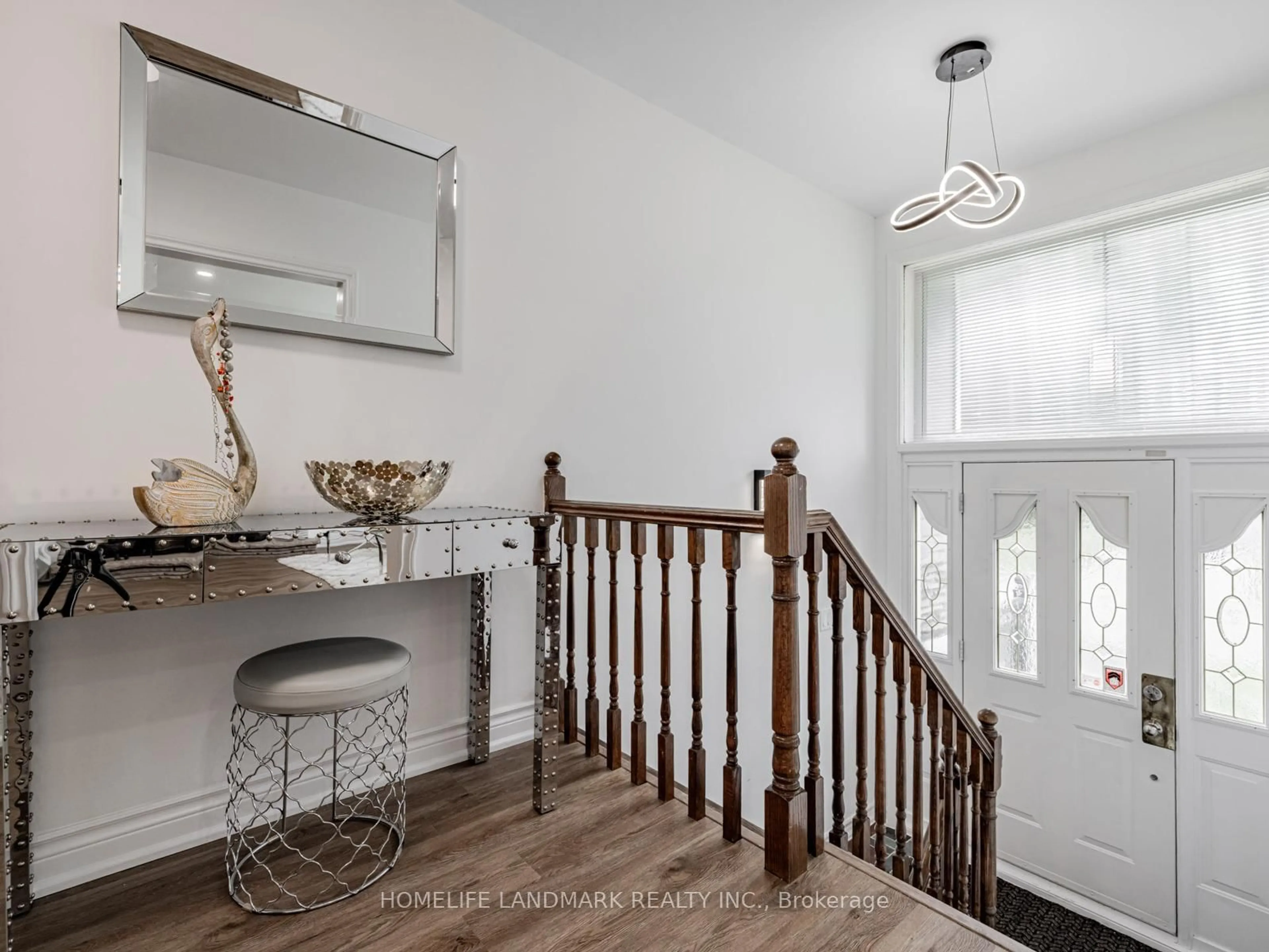 Indoor entryway for 30 Burleigh Heights Dr, Toronto Ontario M2K 1Y7