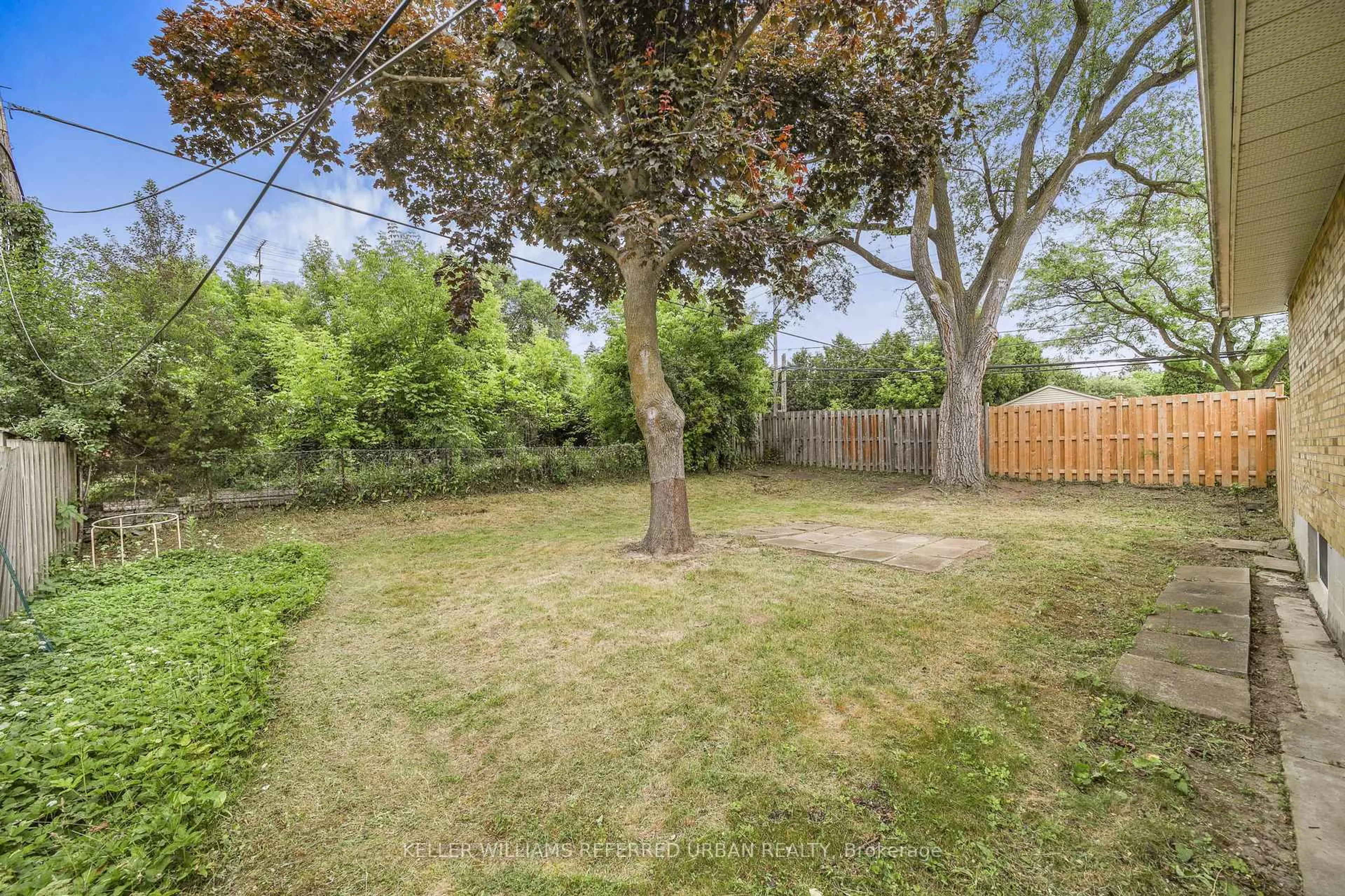 Patio, forest/trees view for 182 Park Home Ave, Toronto Ontario M2R 1A2