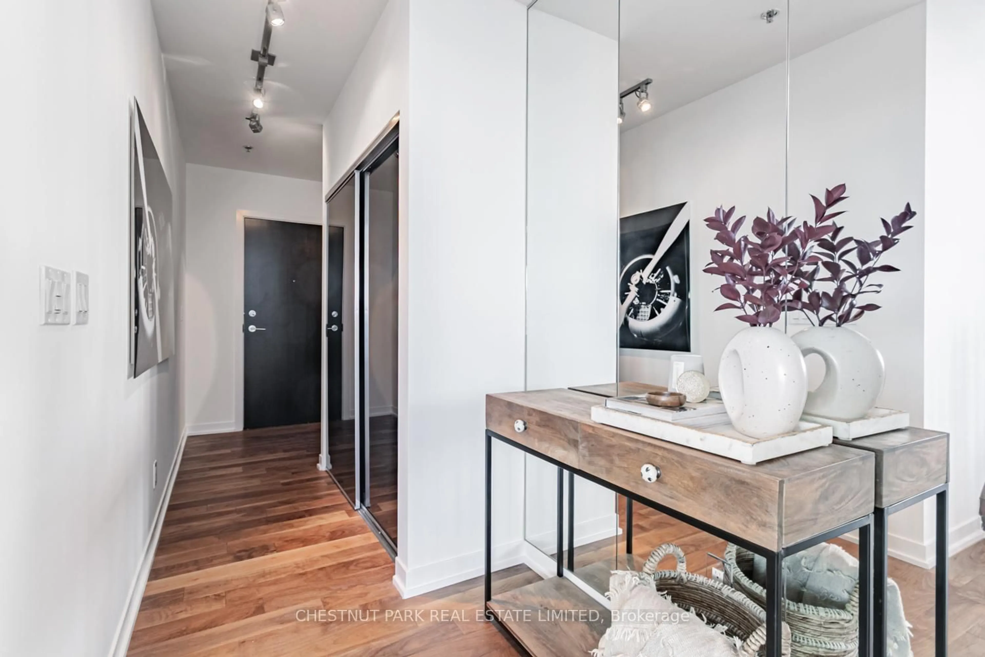 Indoor entryway for 8 Gladstone Ave #PH707, Toronto Ontario M6J 0B3