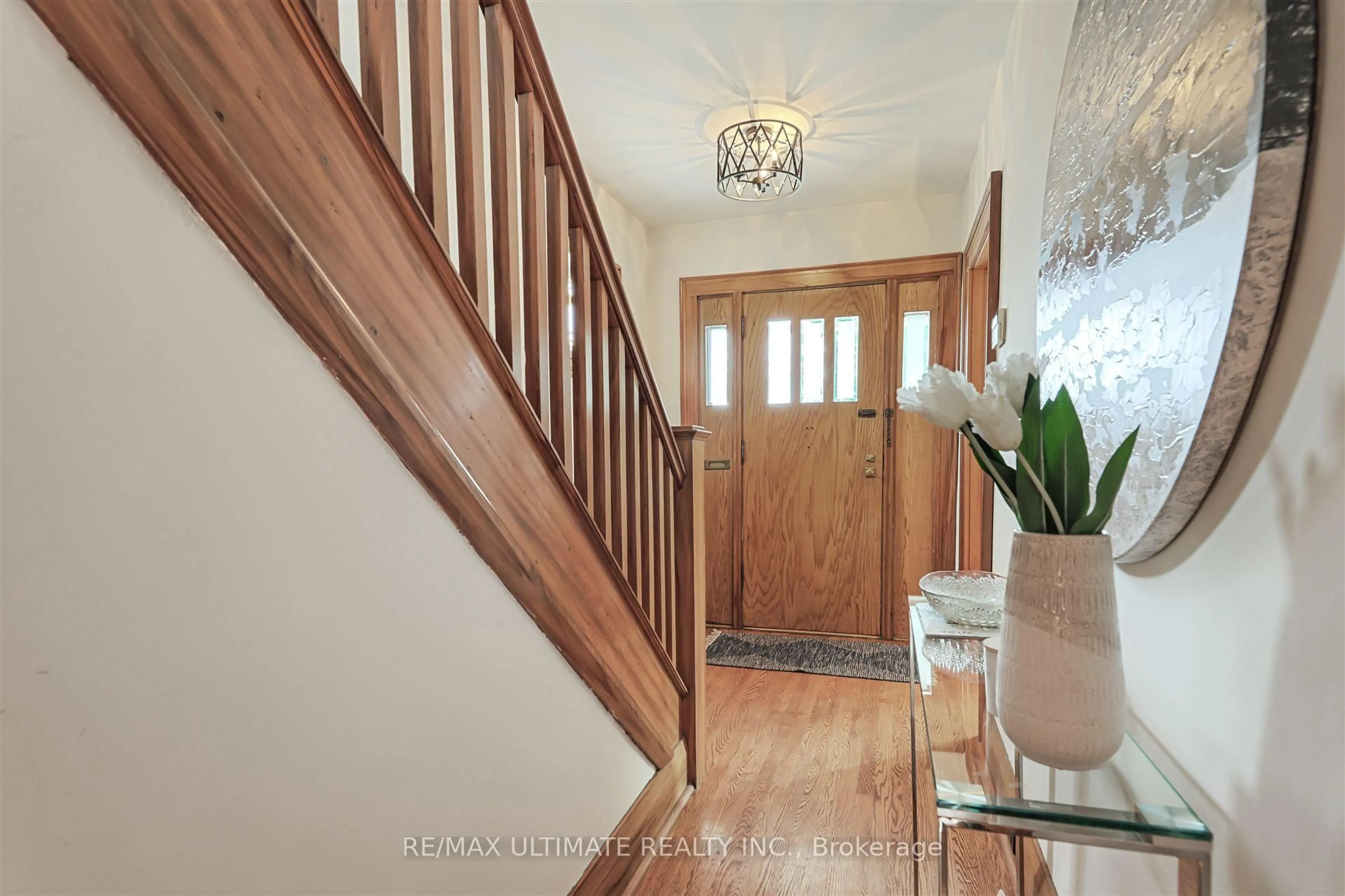 Indoor entryway for 20 Woburn Ave, Toronto Ontario M5M 1K6