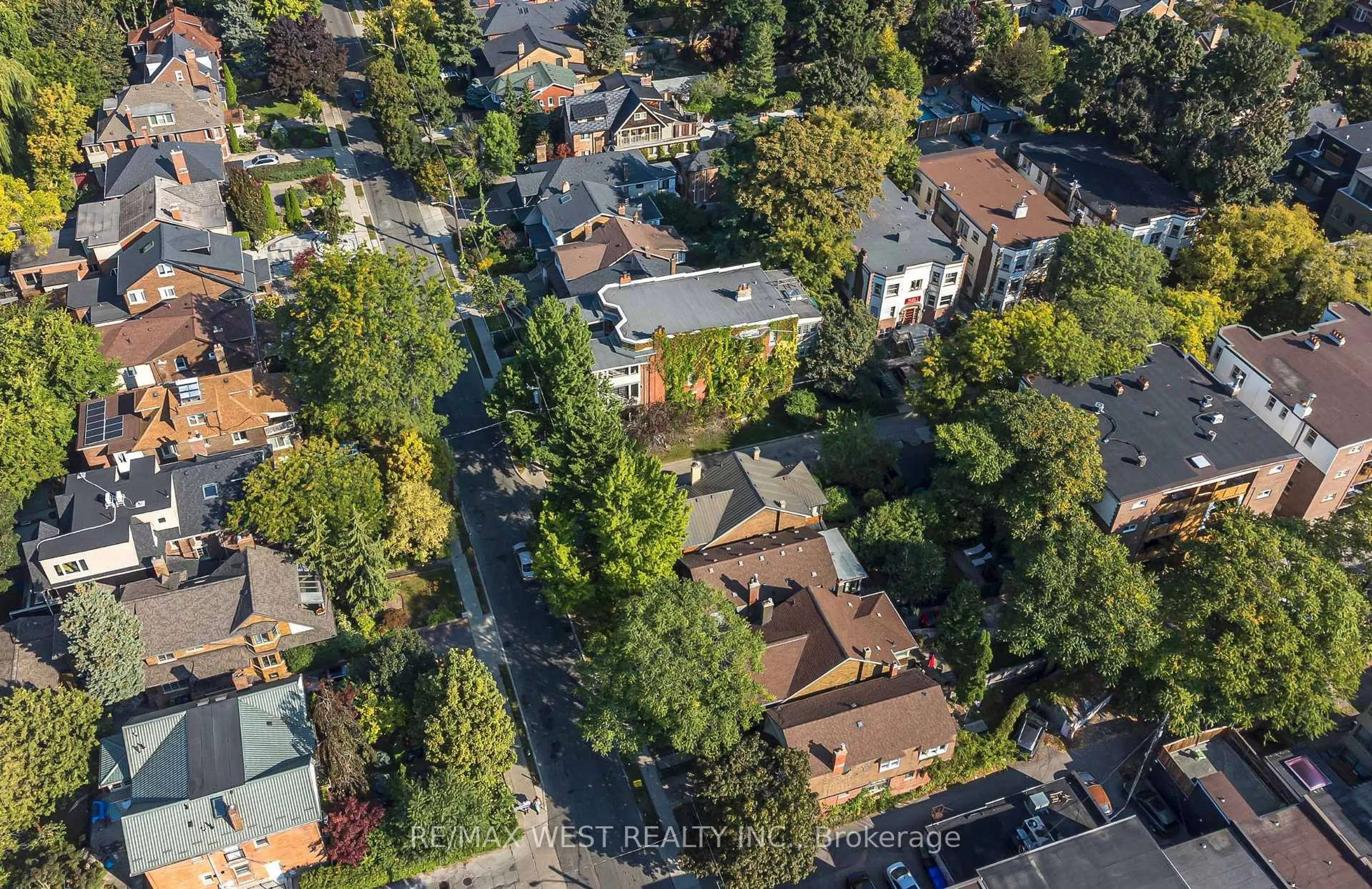A pic from outside/outdoor area/front of a property/back of a property/a pic from drone, street for 9B Humewood Dr, Toronto Ontario M6C 1C9