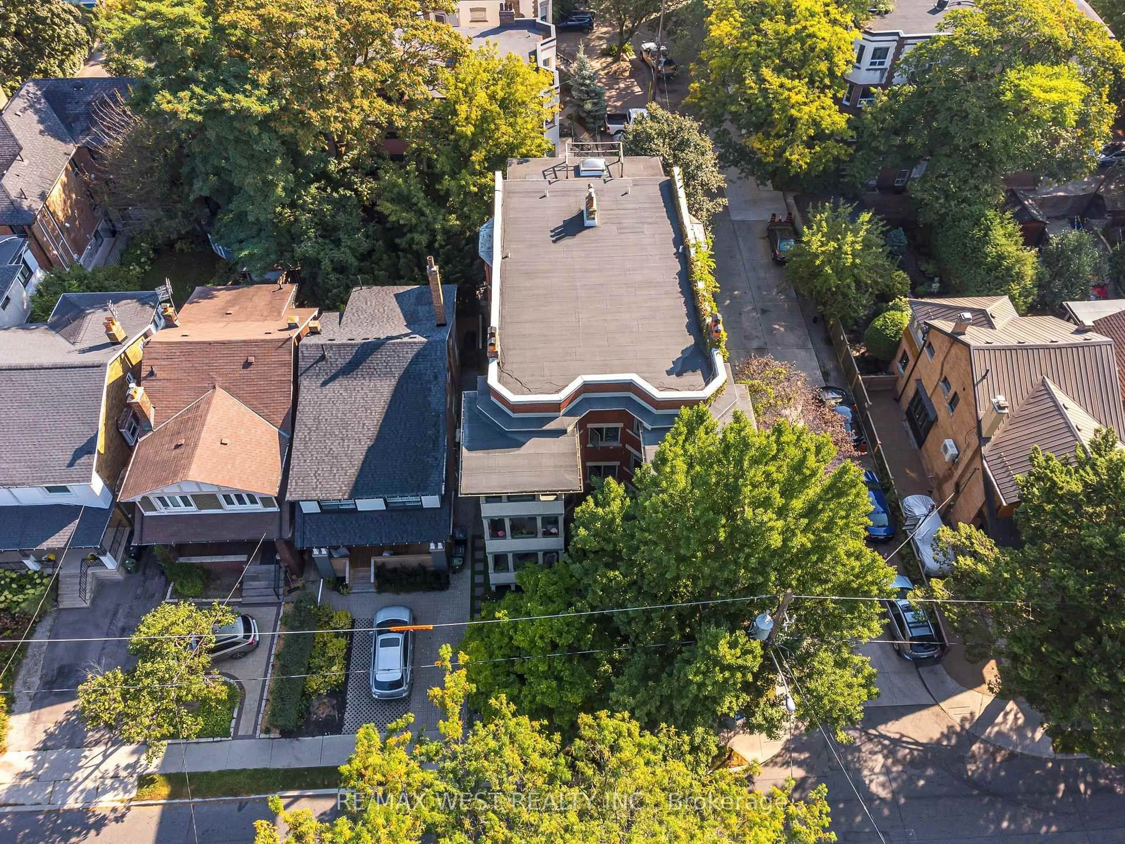 A pic from outside/outdoor area/front of a property/back of a property/a pic from drone, street for 9B Humewood Dr, Toronto Ontario M6C 1C9