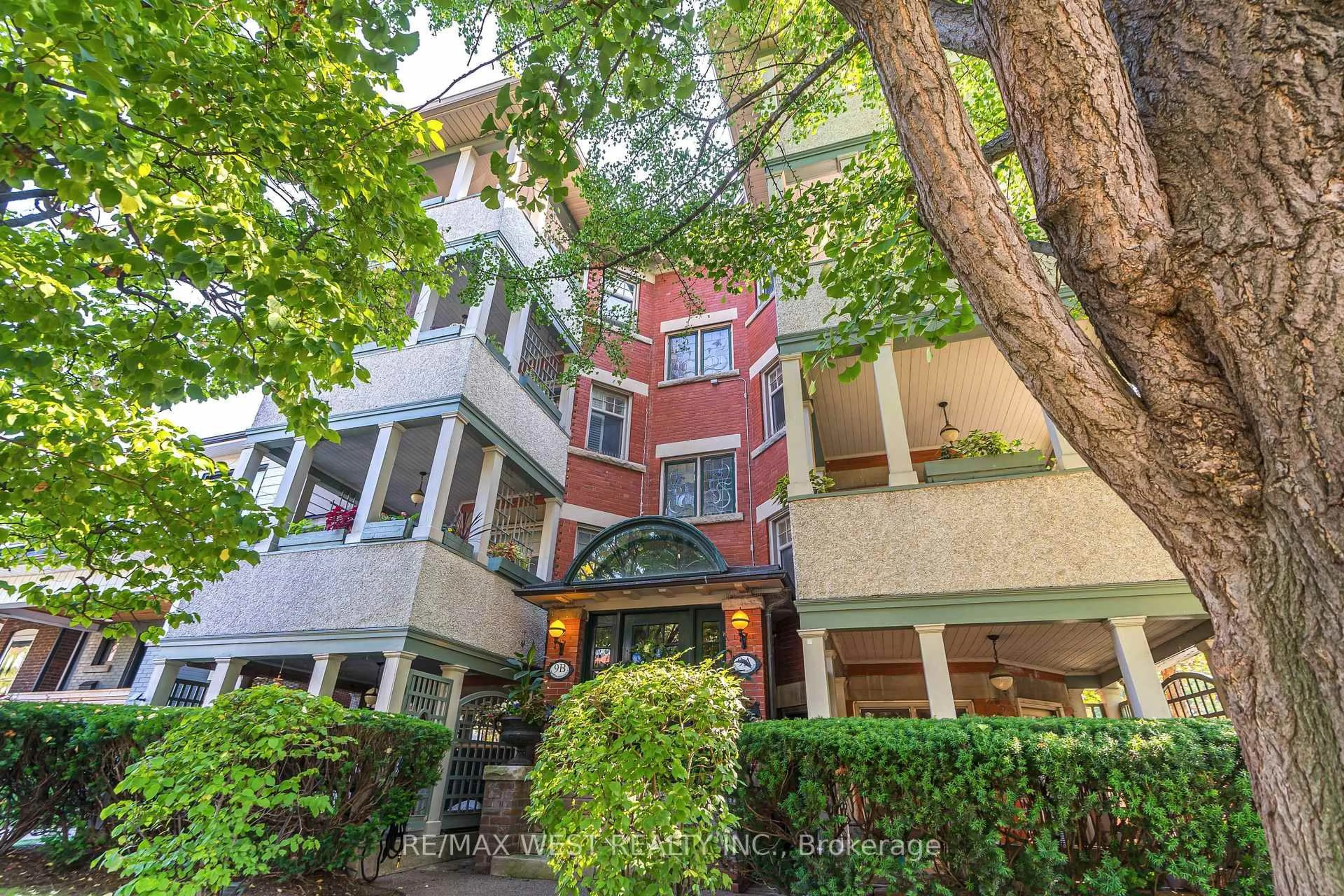 Patio, street for 9B Humewood Dr, Toronto Ontario M6C 1C9