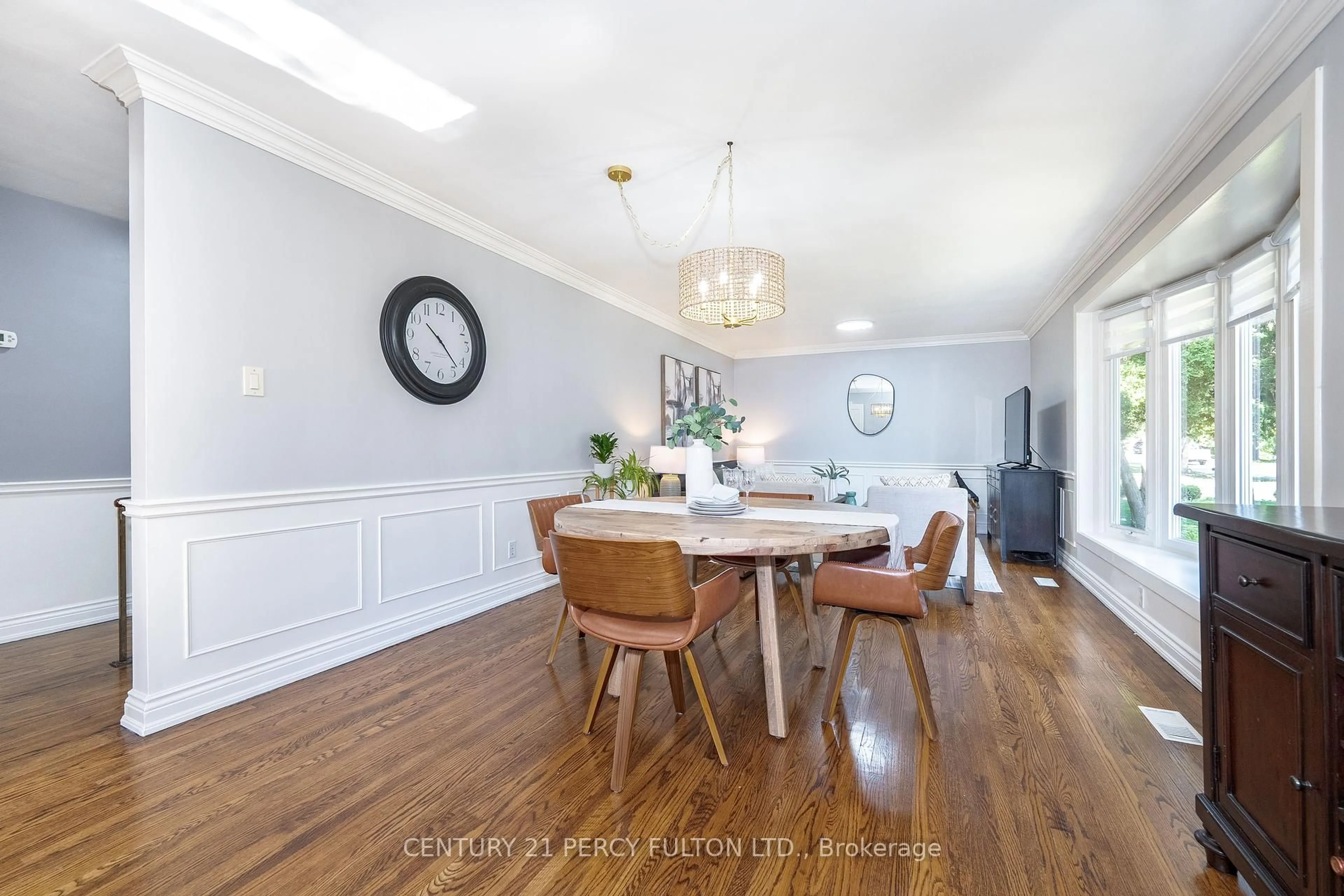 Dining room, wood/laminate floor for 22 Pitcairn Cres, Toronto Ontario M4A 1P4
