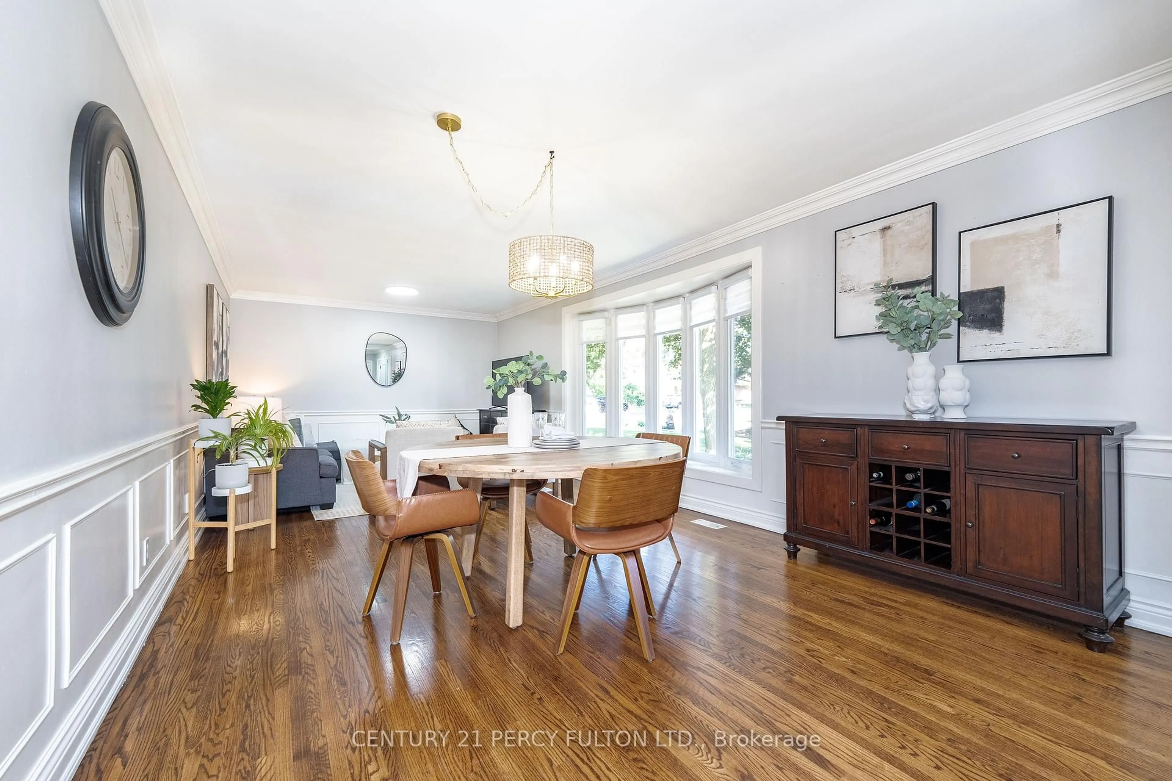 Dining room, wood/laminate floor for 22 Pitcairn Cres, Toronto Ontario M4A 1P4
