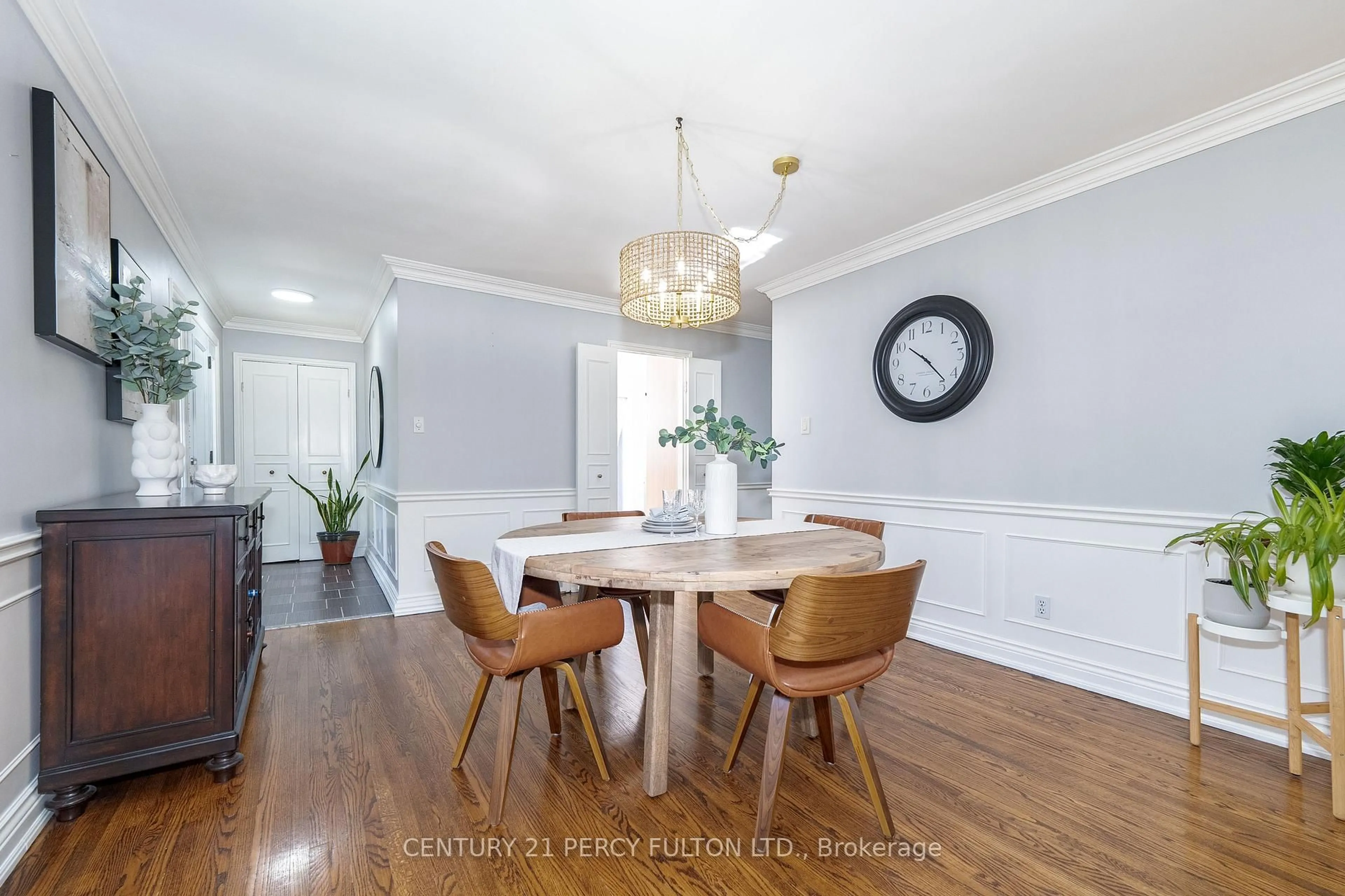 Dining room, wood/laminate floor for 22 Pitcairn Cres, Toronto Ontario M4A 1P4