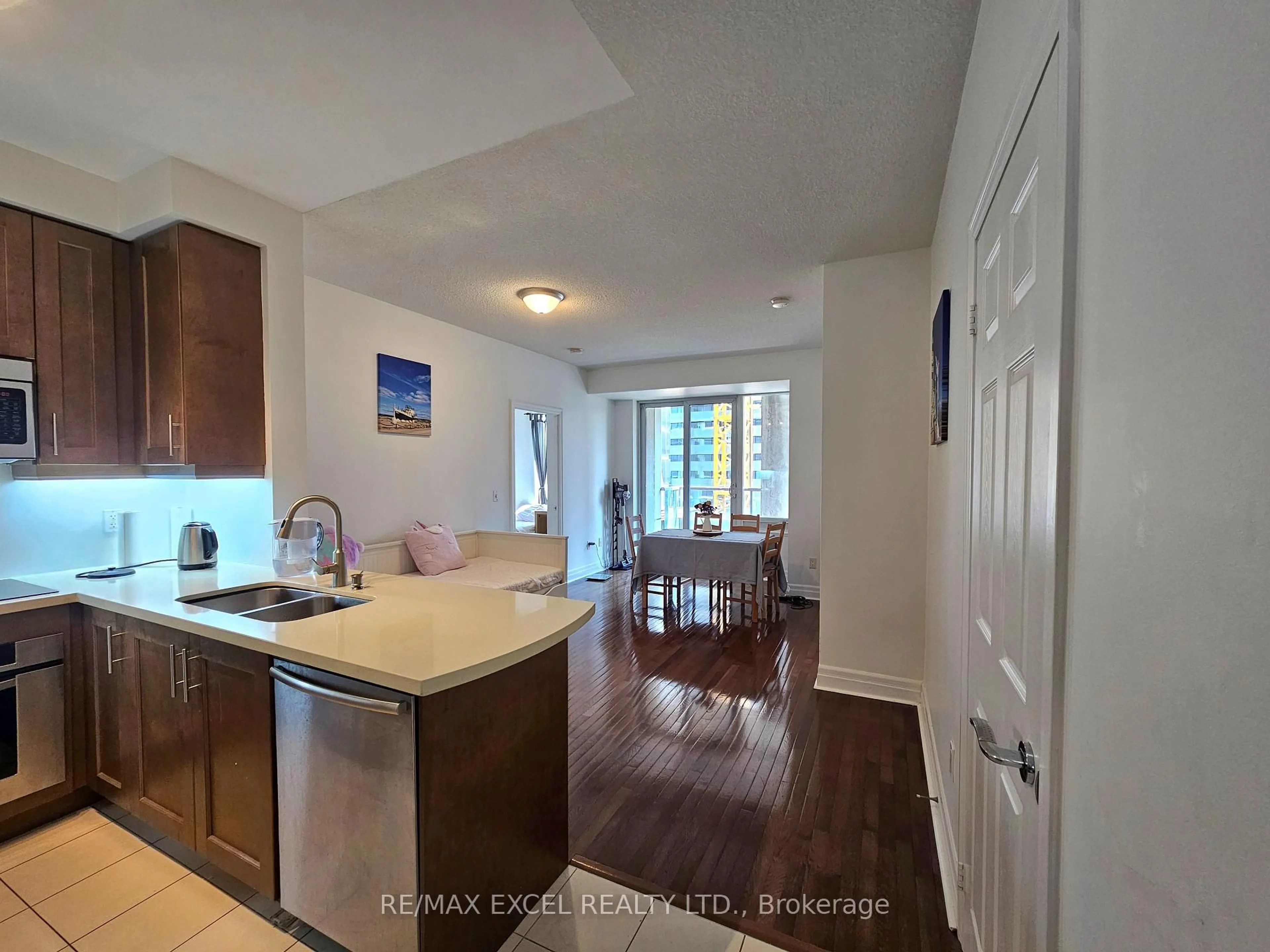 Open concept kitchen, unknown for 35 Balmuto St #1205, Toronto Ontario M4Y 0A3