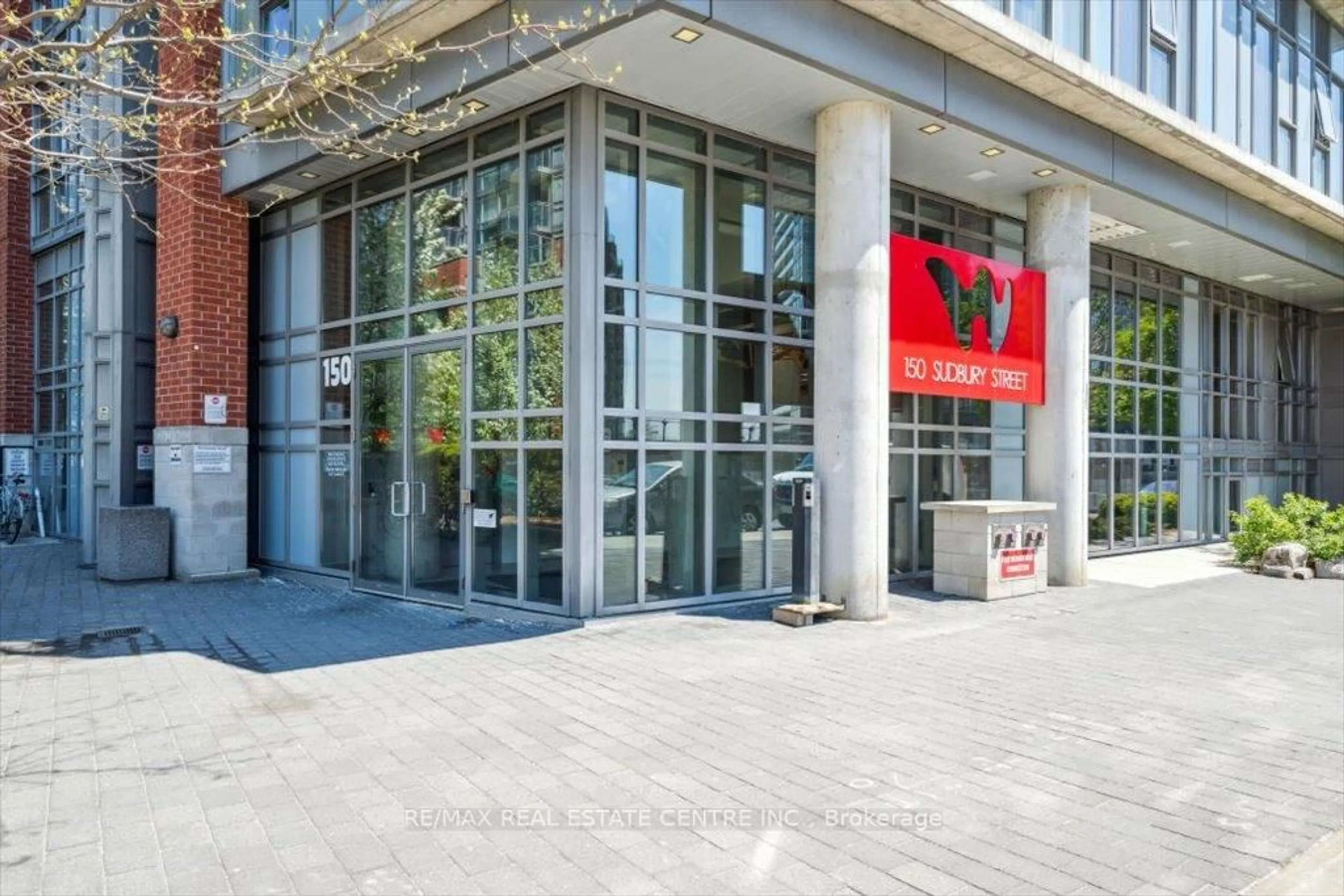 Indoor foyer for 150 Sudbury St #1407, Toronto Ontario M6J 3S8