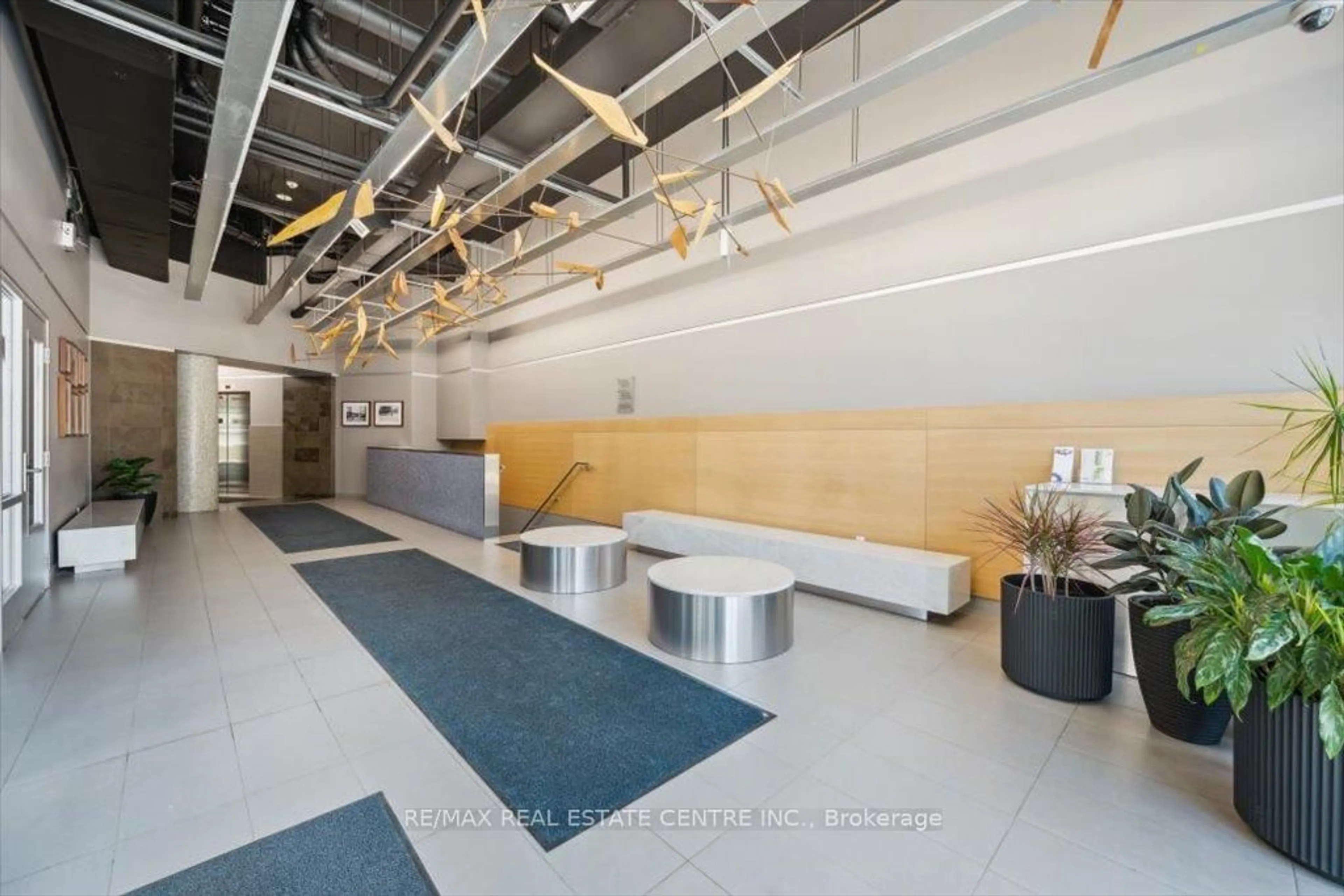 Indoor foyer for 150 Sudbury St #1407, Toronto Ontario M6J 3S8