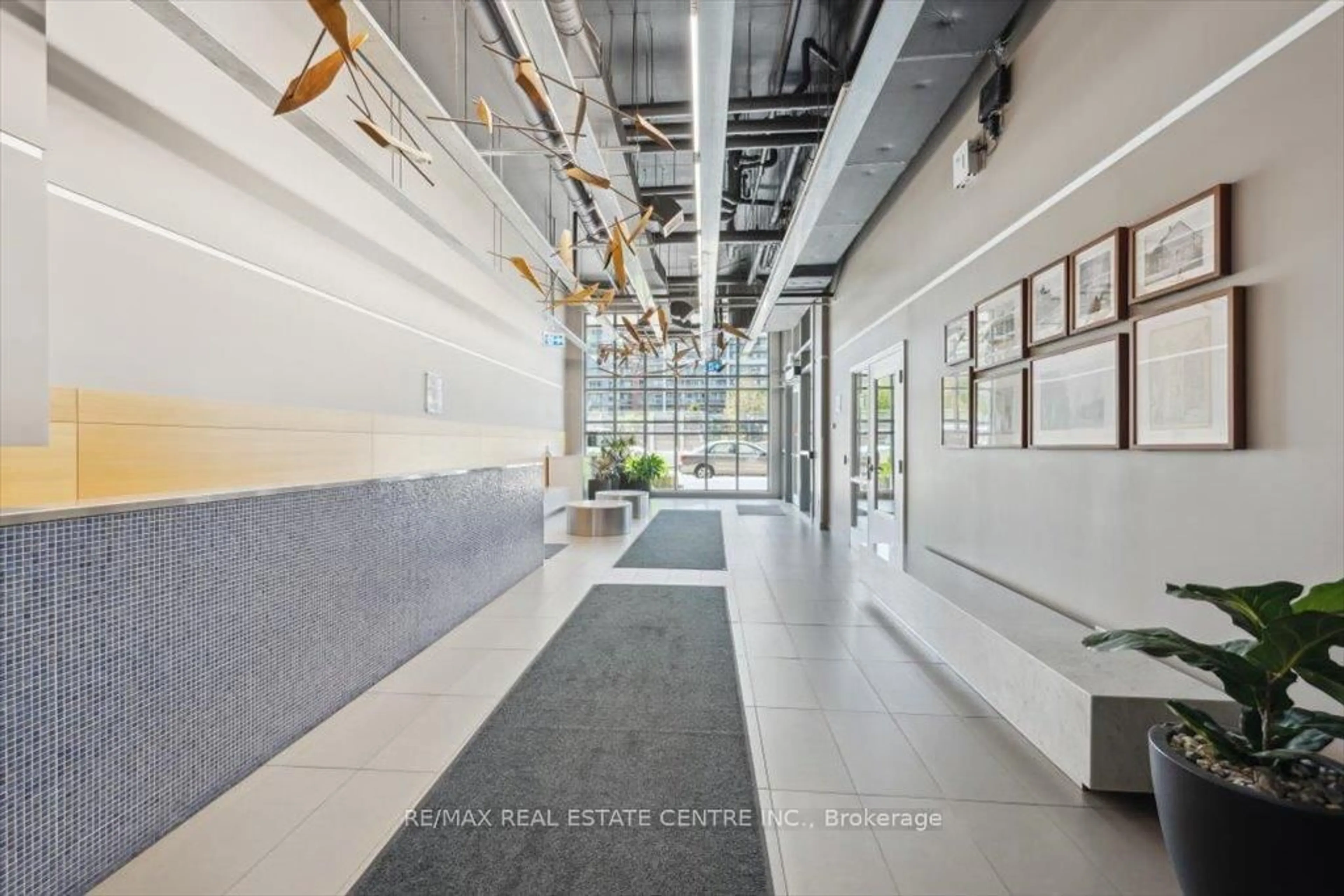 Indoor foyer for 150 Sudbury St #1407, Toronto Ontario M6J 3S8