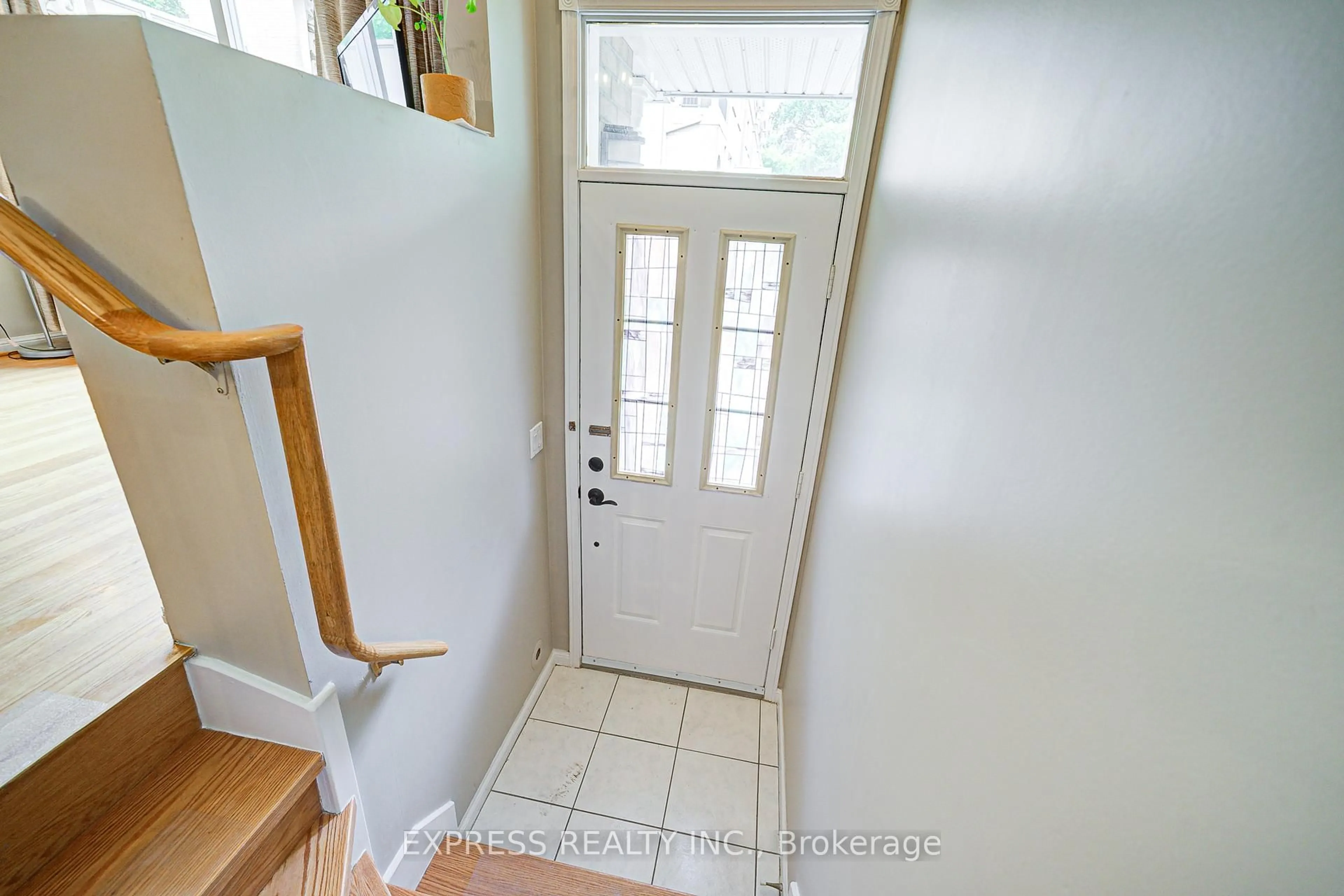 Indoor entryway for 28 Sommerset Way #1209, Toronto Ontario M2N 6W7