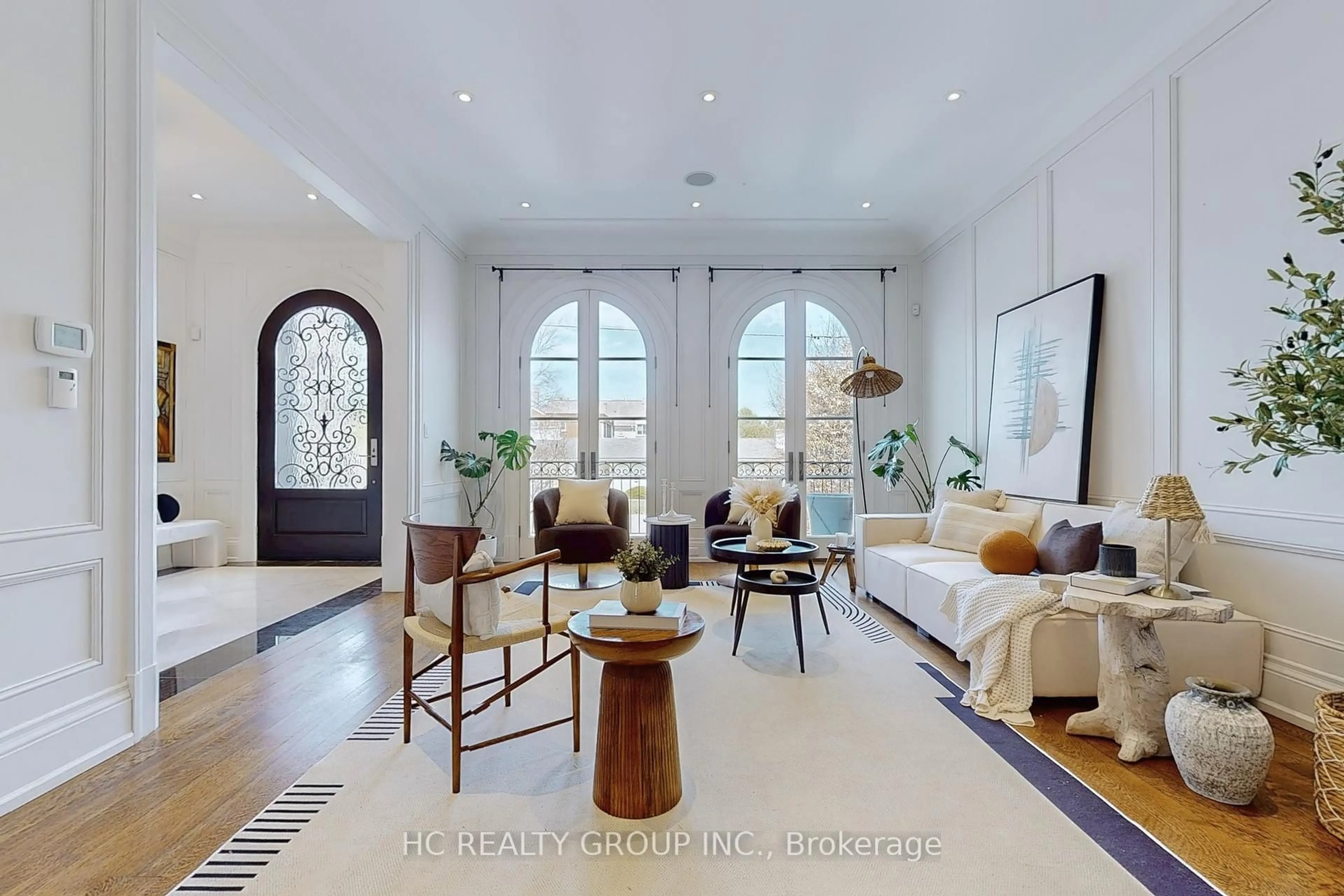 Living room with furniture, unknown for 33 Blyth Hill Rd, Toronto Ontario M4N 3L6