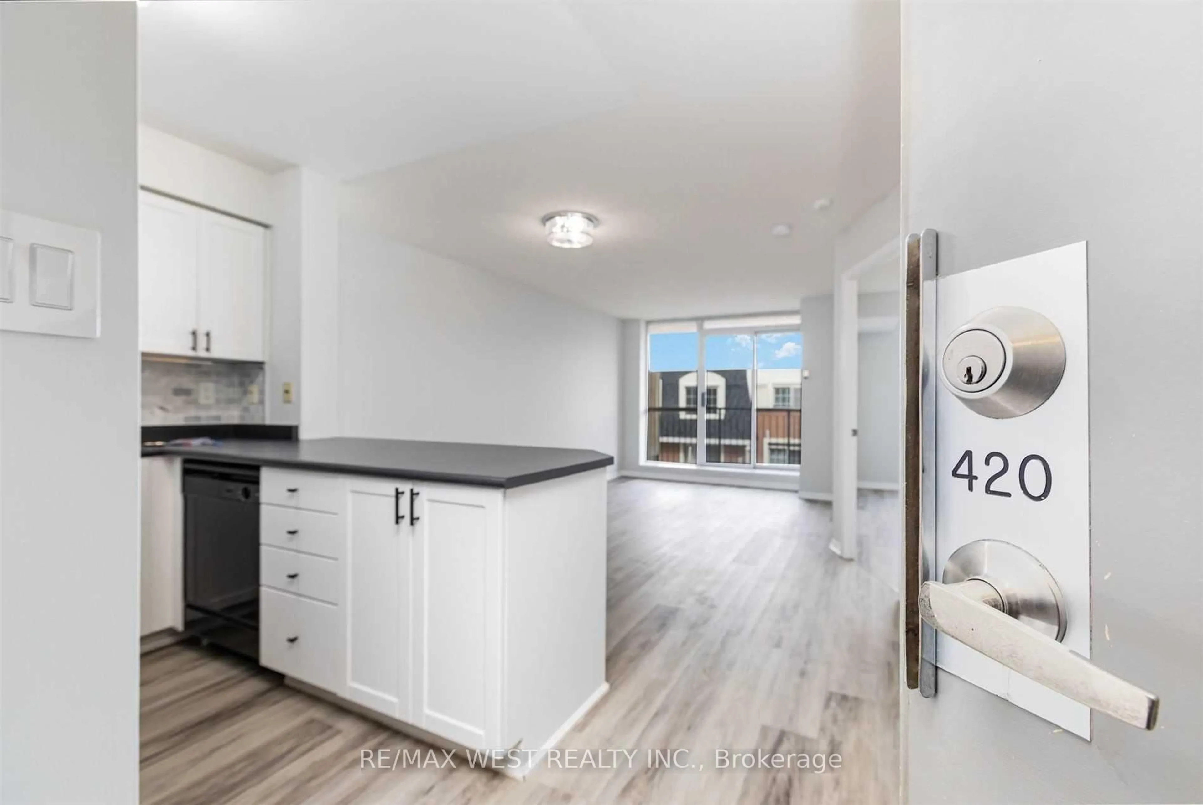 Open concept kitchen, unknown for 1000 King St #420, Toronto Ontario M6K 3N1