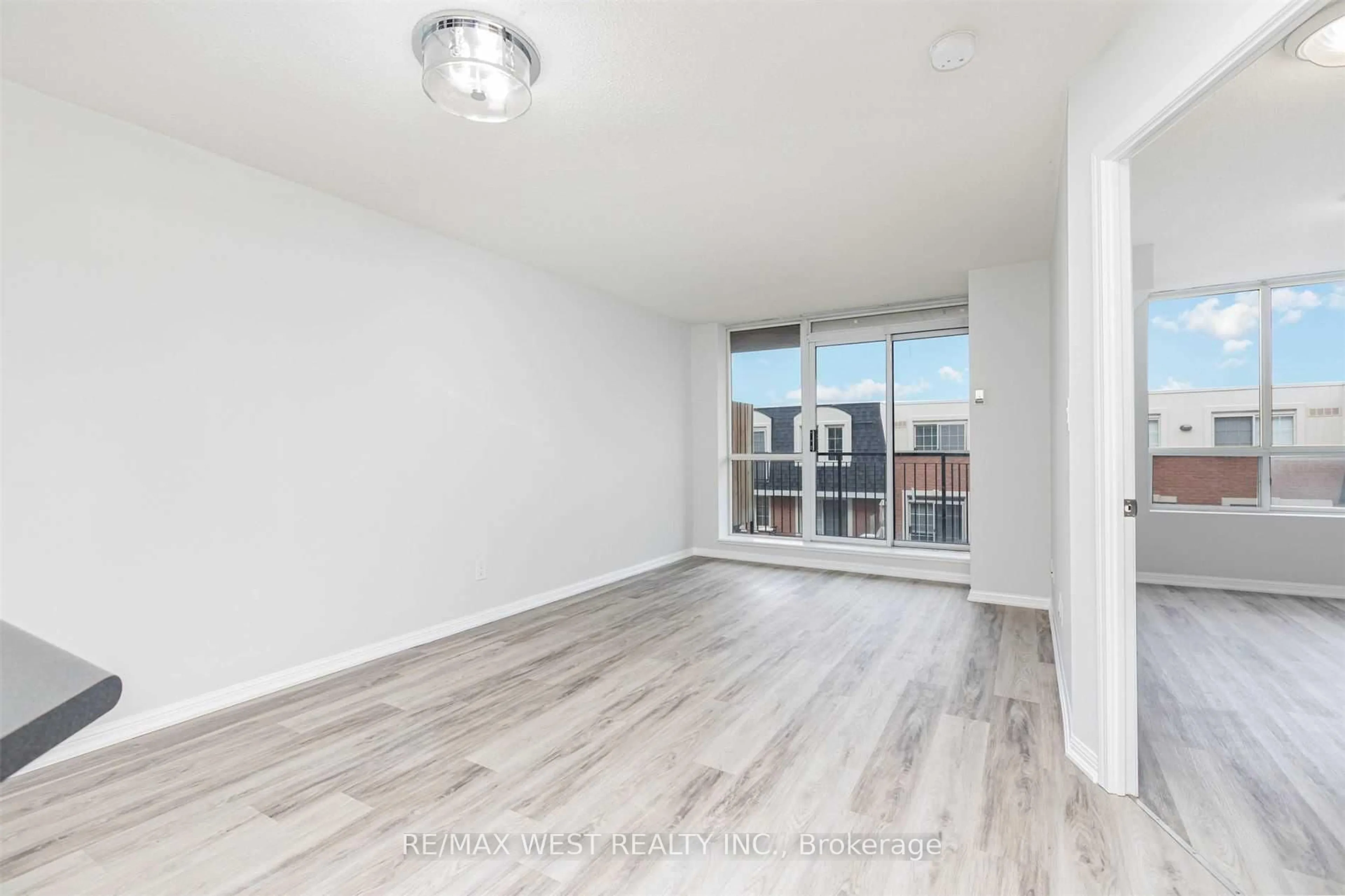 A pic of a room for 1000 King St #420, Toronto Ontario M6K 3N1