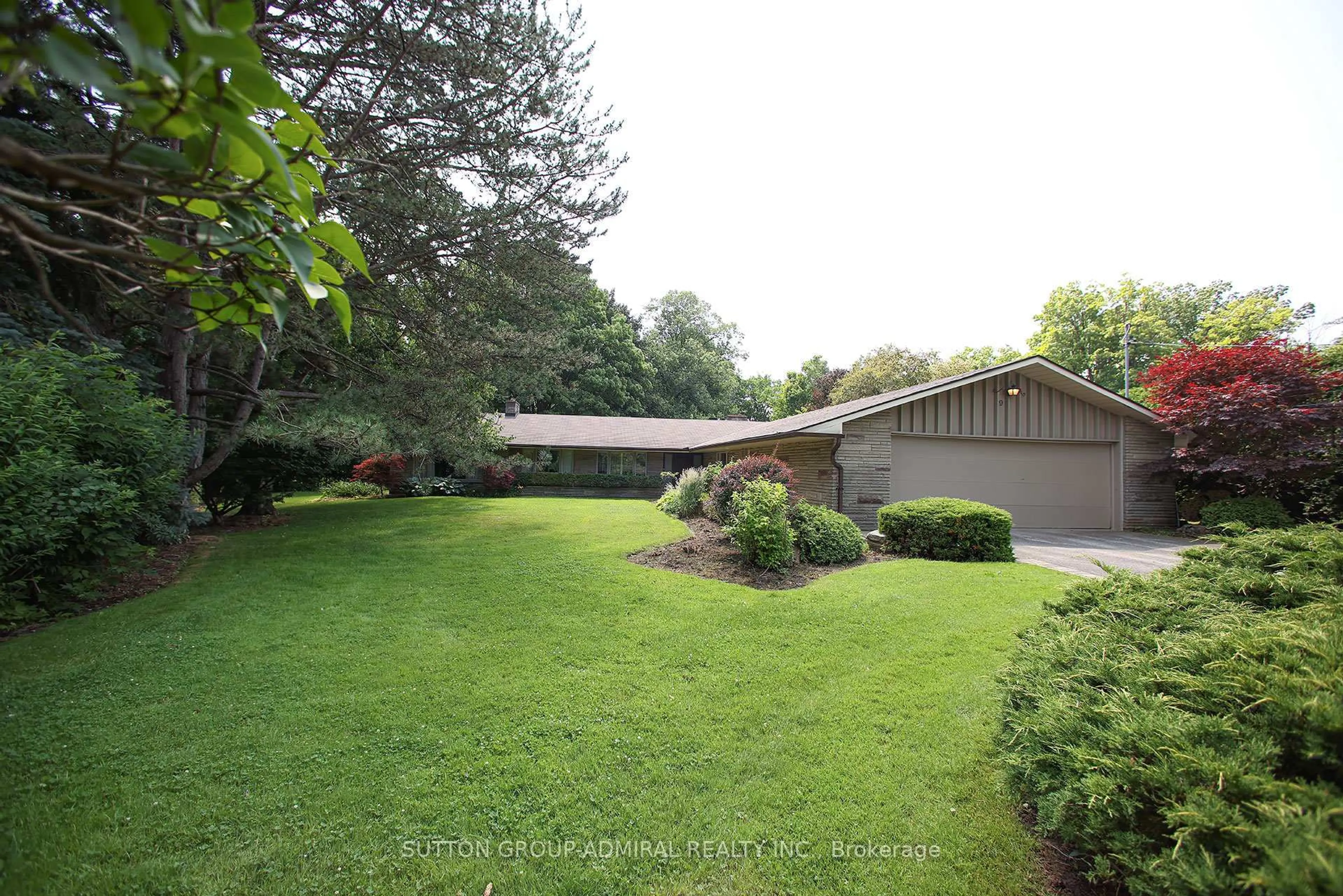 A pic from outside/outdoor area/front of a property/back of a property/a pic from drone, unknown for 91 Forest Grove Dr, Toronto Ontario M2K 1Z4