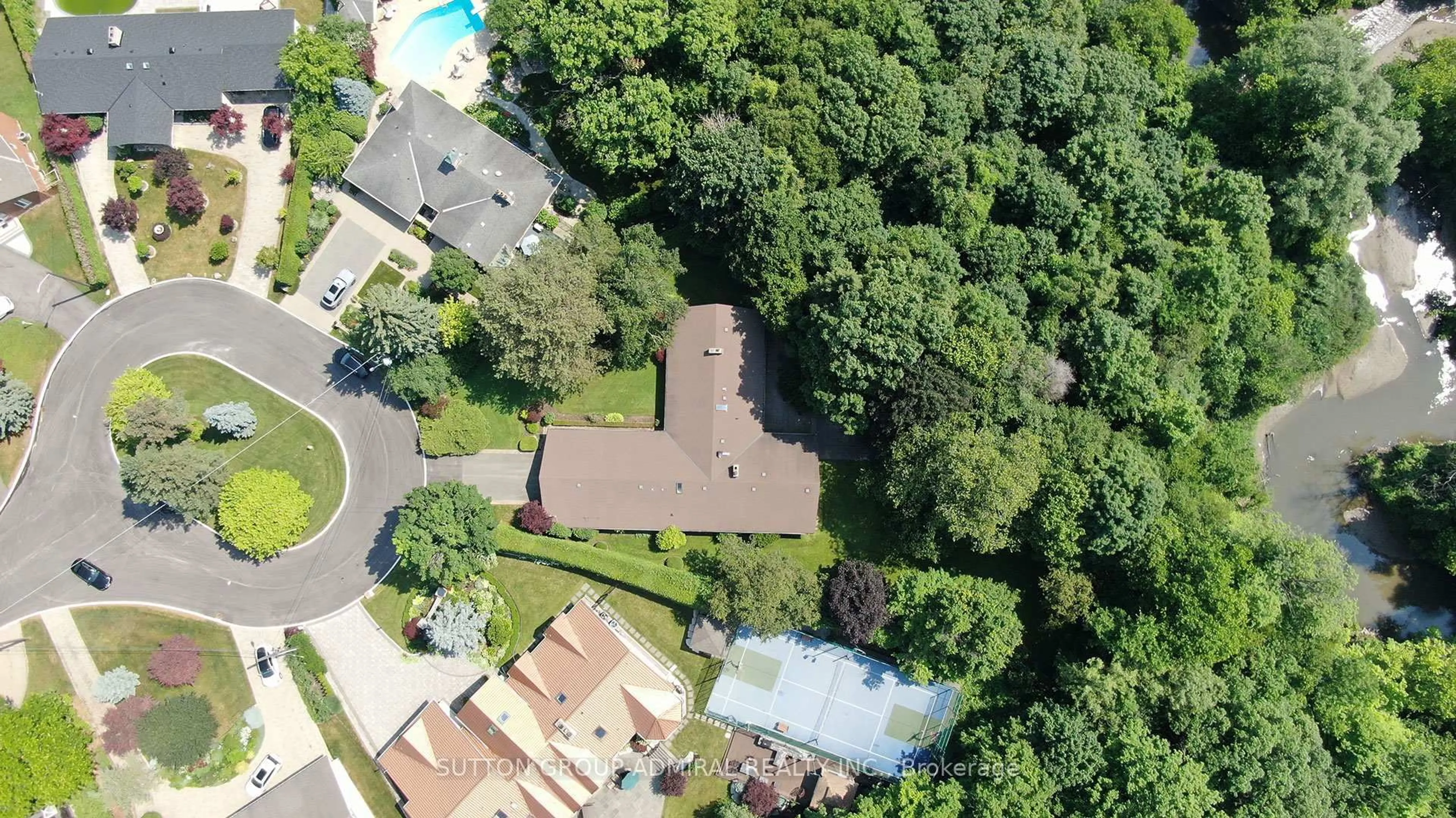 A pic from outside/outdoor area/front of a property/back of a property/a pic from drone, unknown for 91 Forest Grove Dr, Toronto Ontario M2K 1Z4