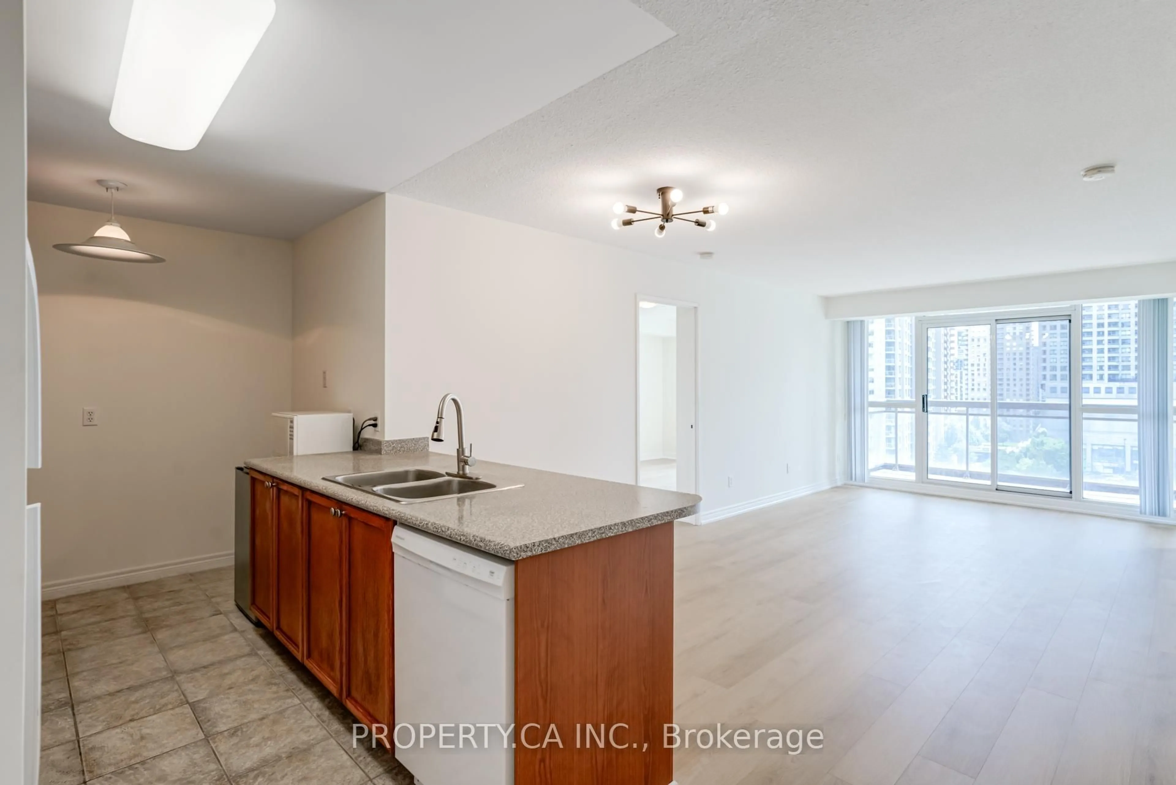Open concept kitchen, unknown for 18 Parkview Ave #1008, Toronto Ontario M2N 7H7