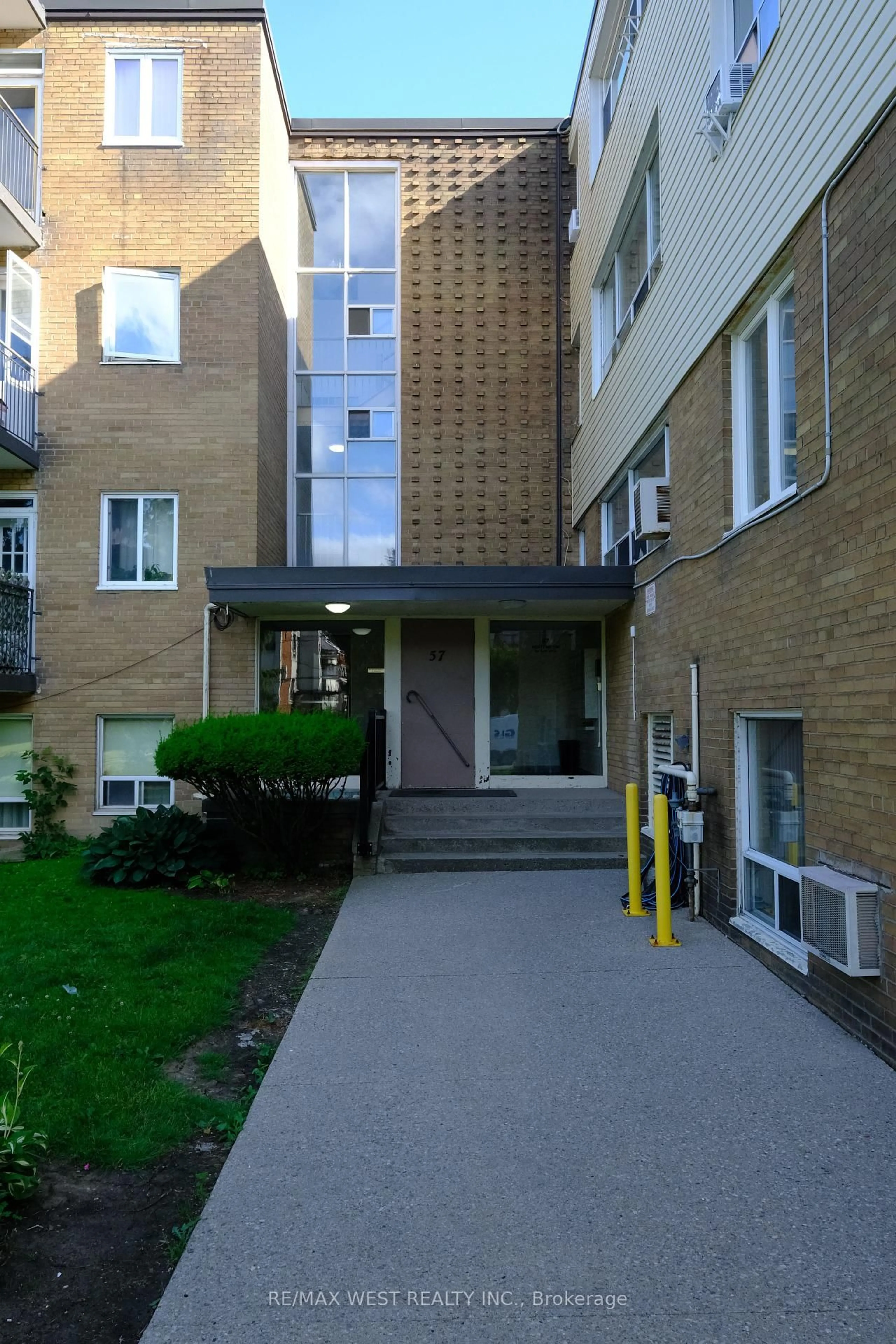 Unknown for 57 Neptune Dr #302, Toronto Ontario M6A 1X2