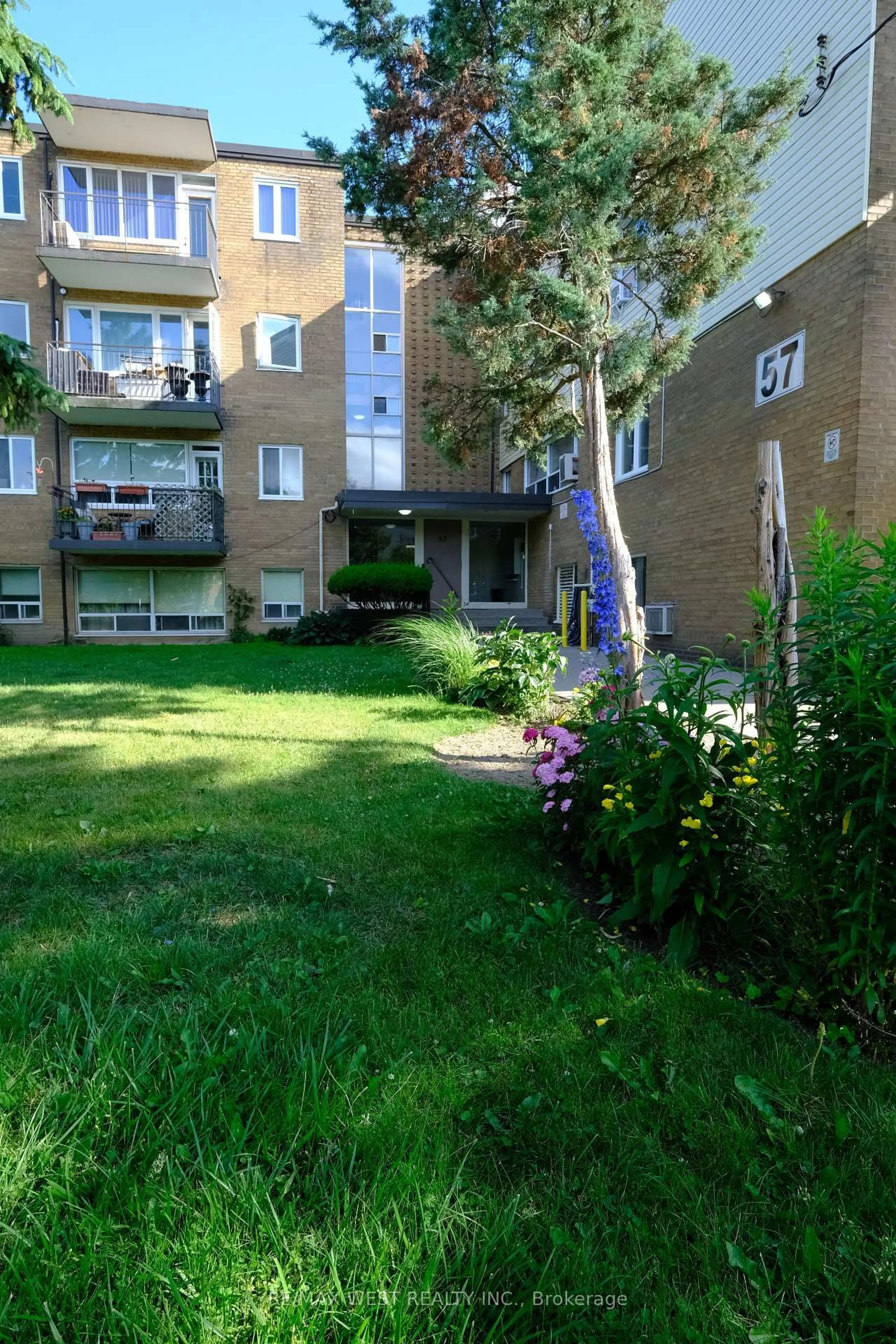 Unknown for 57 Neptune Dr #302, Toronto Ontario M6A 1X2