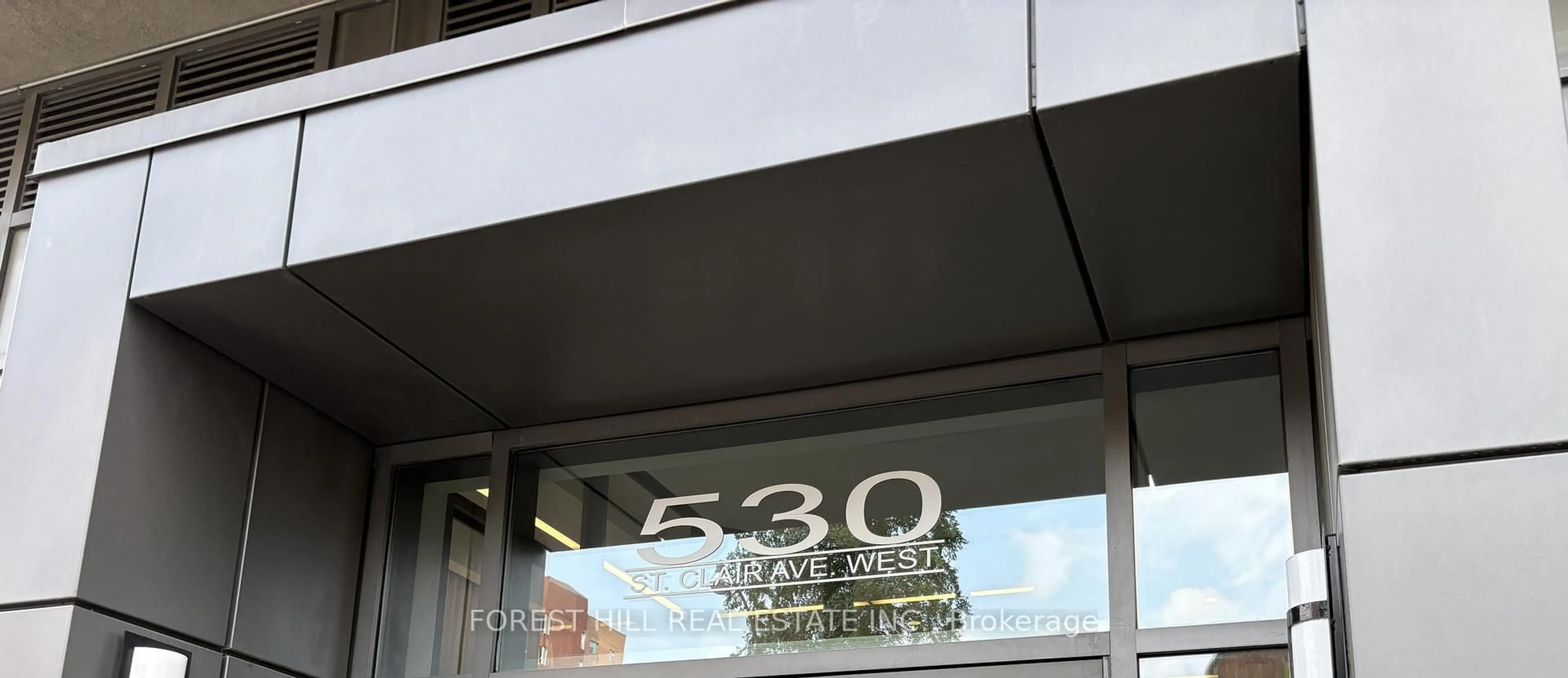 Indoor foyer for 530 St. Clair Ave #508, Toronto Ontario M6C 0A2